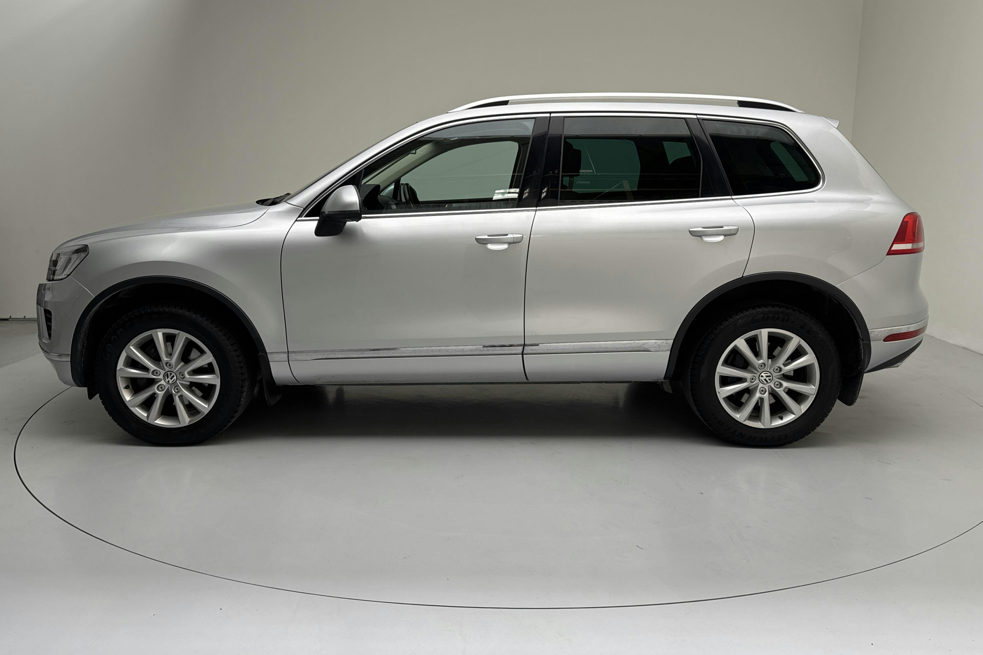 VW Touareg 3.0 TDI BlueMotion Technology (204hk) - 12 350 mil - Automat - silver - 2016