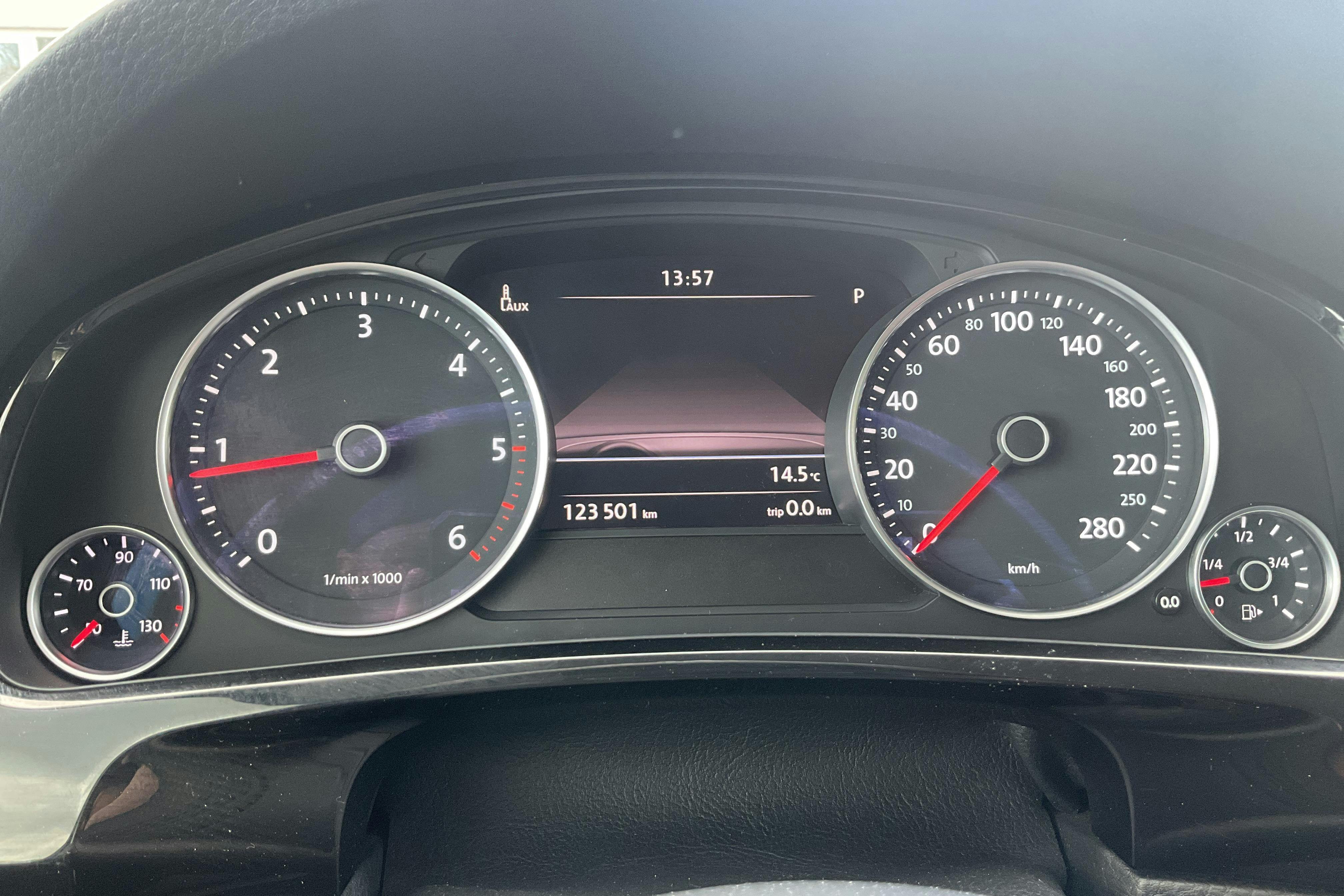 VW Touareg 3.0 TDI BlueMotion Technology (204hk) - 12 350 mil - Automat - silver - 2016