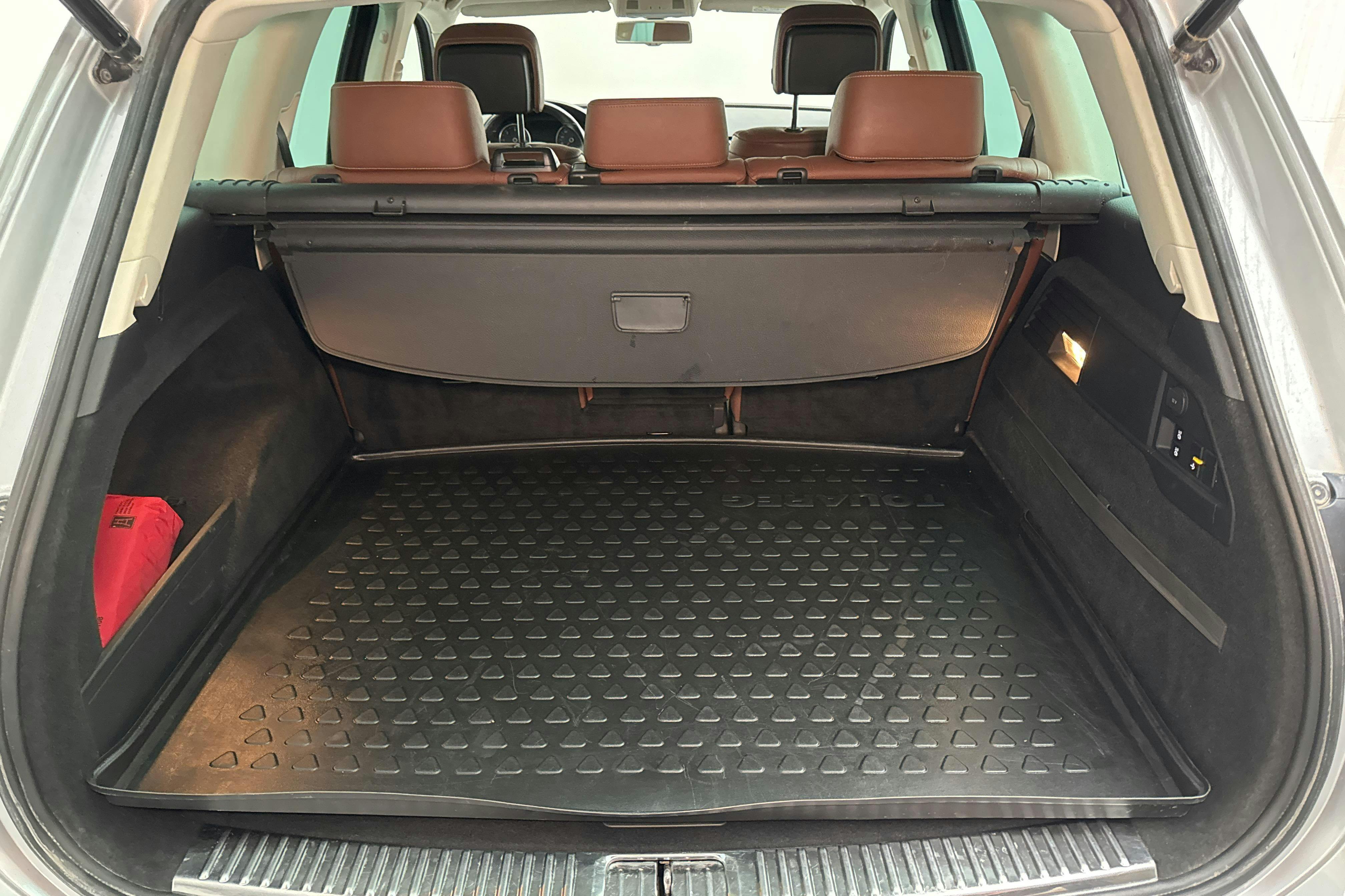 VW Touareg 3.0 TDI BlueMotion Technology (204hk) - 12 350 mil - Automat - silver - 2016