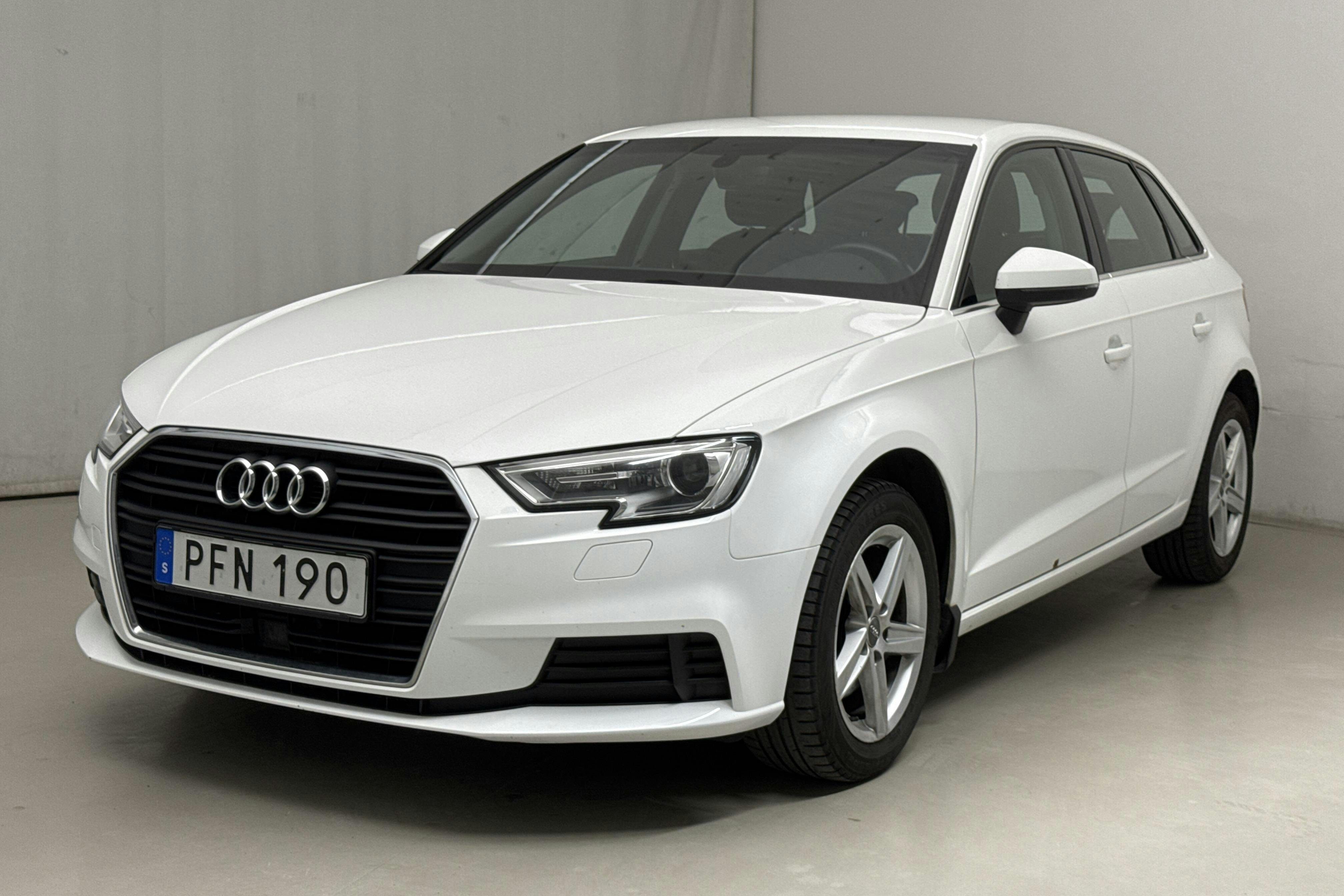 Audi A3 1.0 TFSI Sportback (116hk) - 15 671 mil - Manuell - vit - 2017