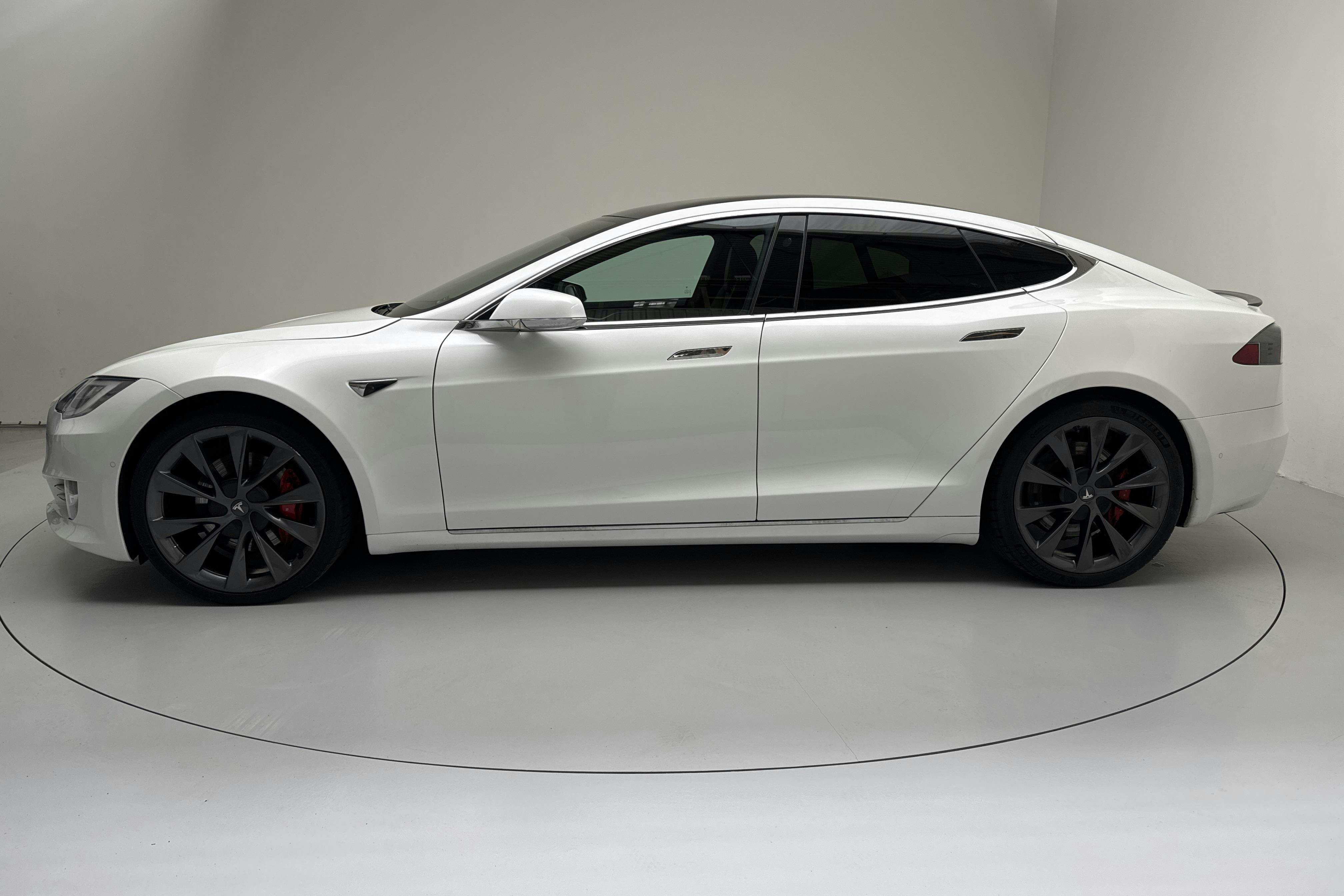 Tesla Model S Dual Motor Performance AWD - 5 290 mil - Automat - vit - 2019