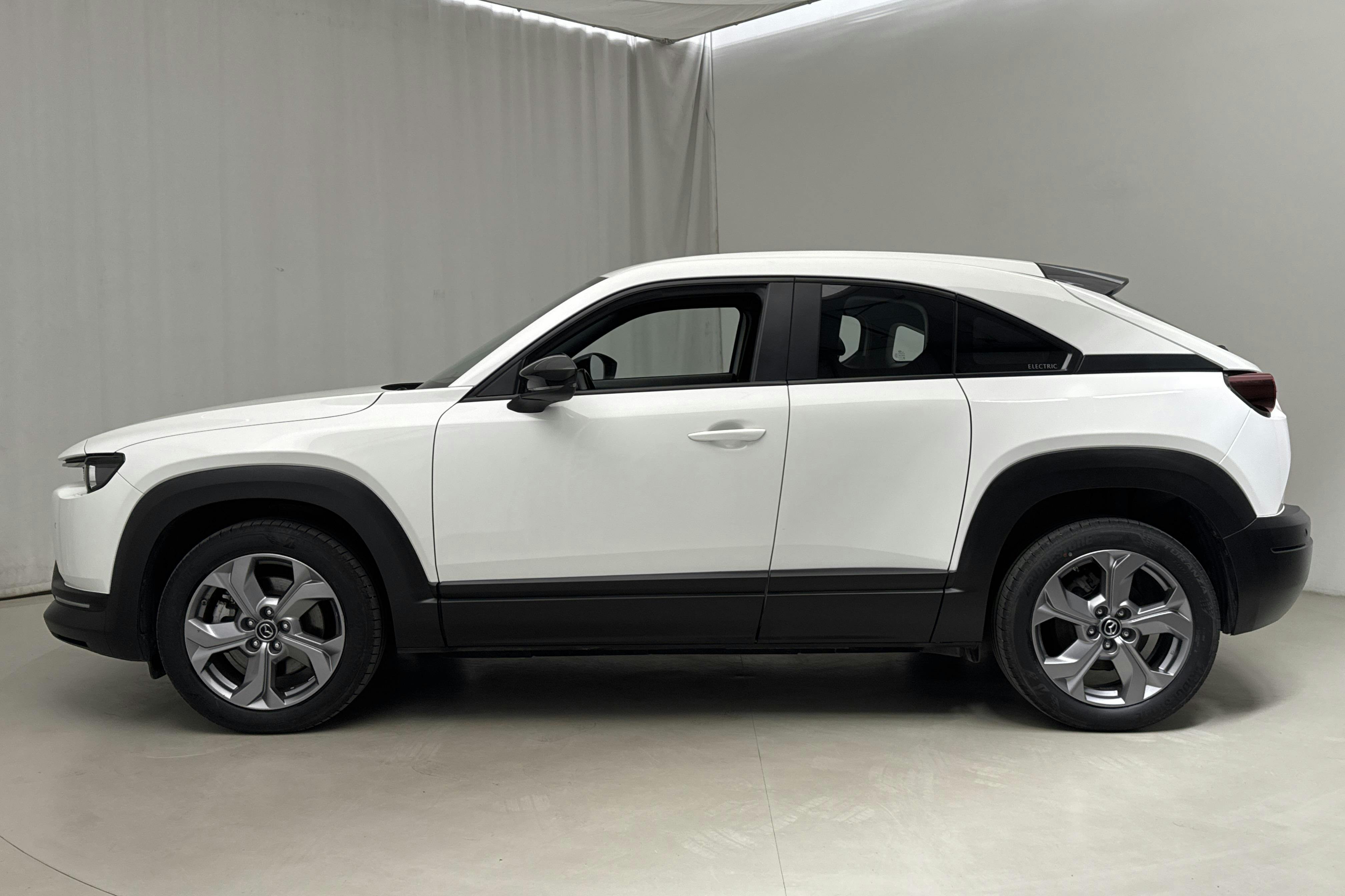 Esitlusfoto 2 aadressil 15: Mazda MX-30 e-Skyactiv (145hk) - 51 590 km - Automaatne - valge - 2022