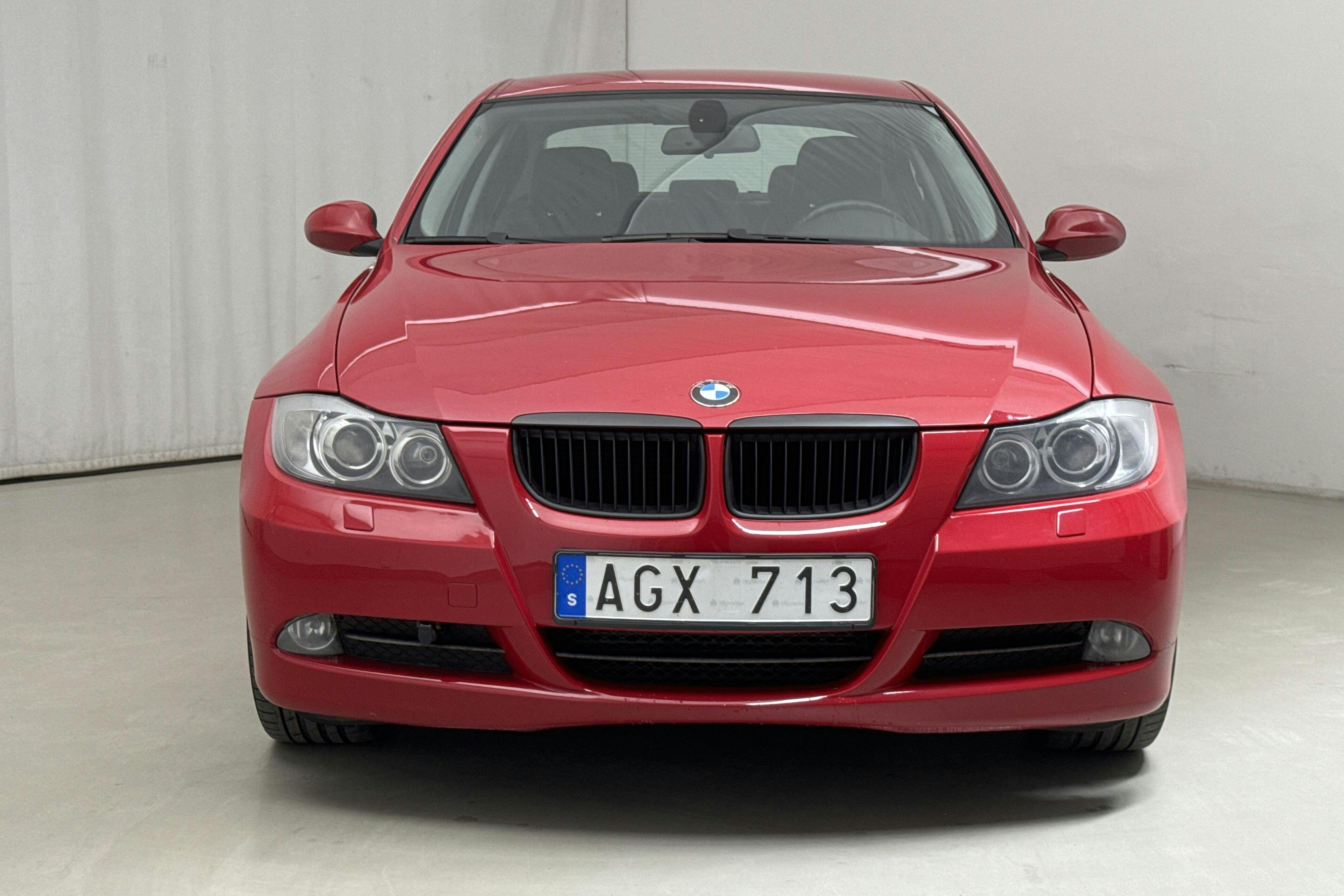 BMW 330xd Sedan, E90 (231hk) - 18 225 mil - Manuell - röd - 2008