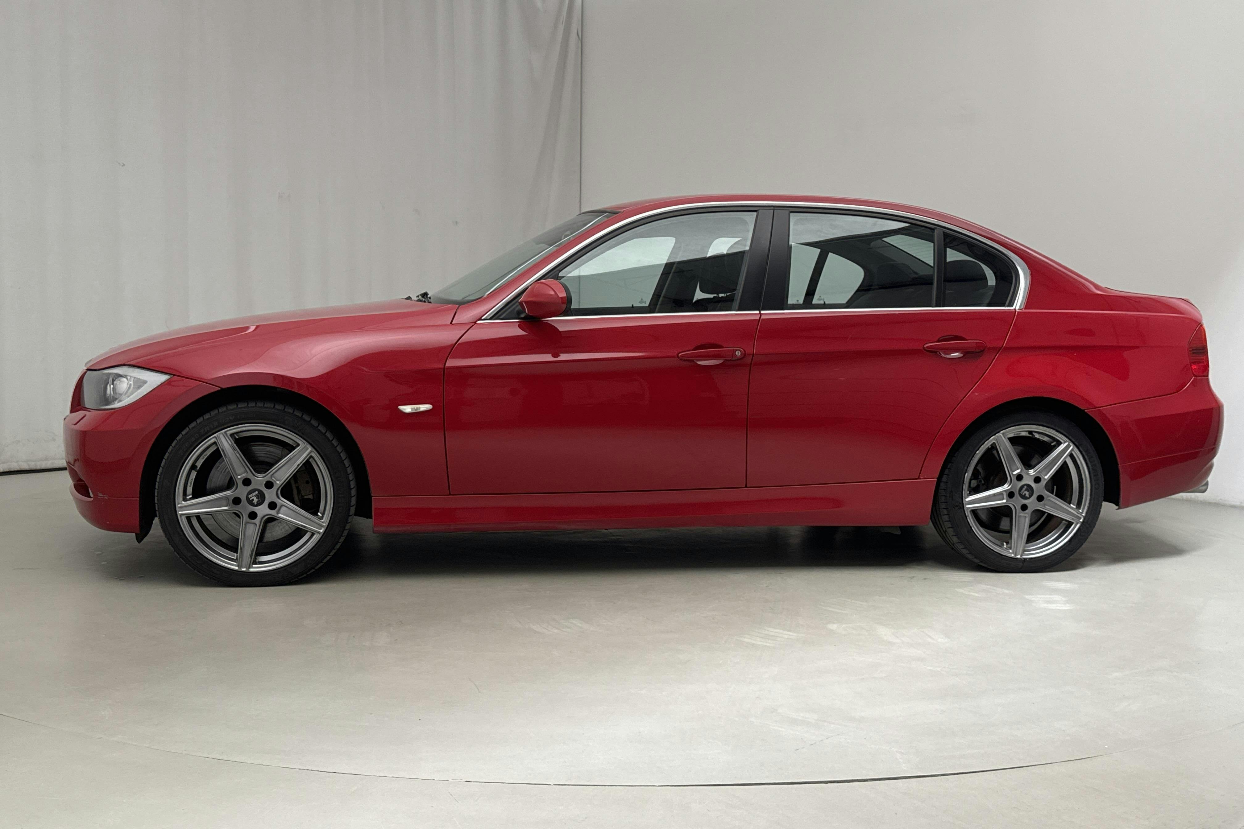 BMW 330xd Sedan, E90 (231hk) - 18 225 mil - Manuell - röd - 2008