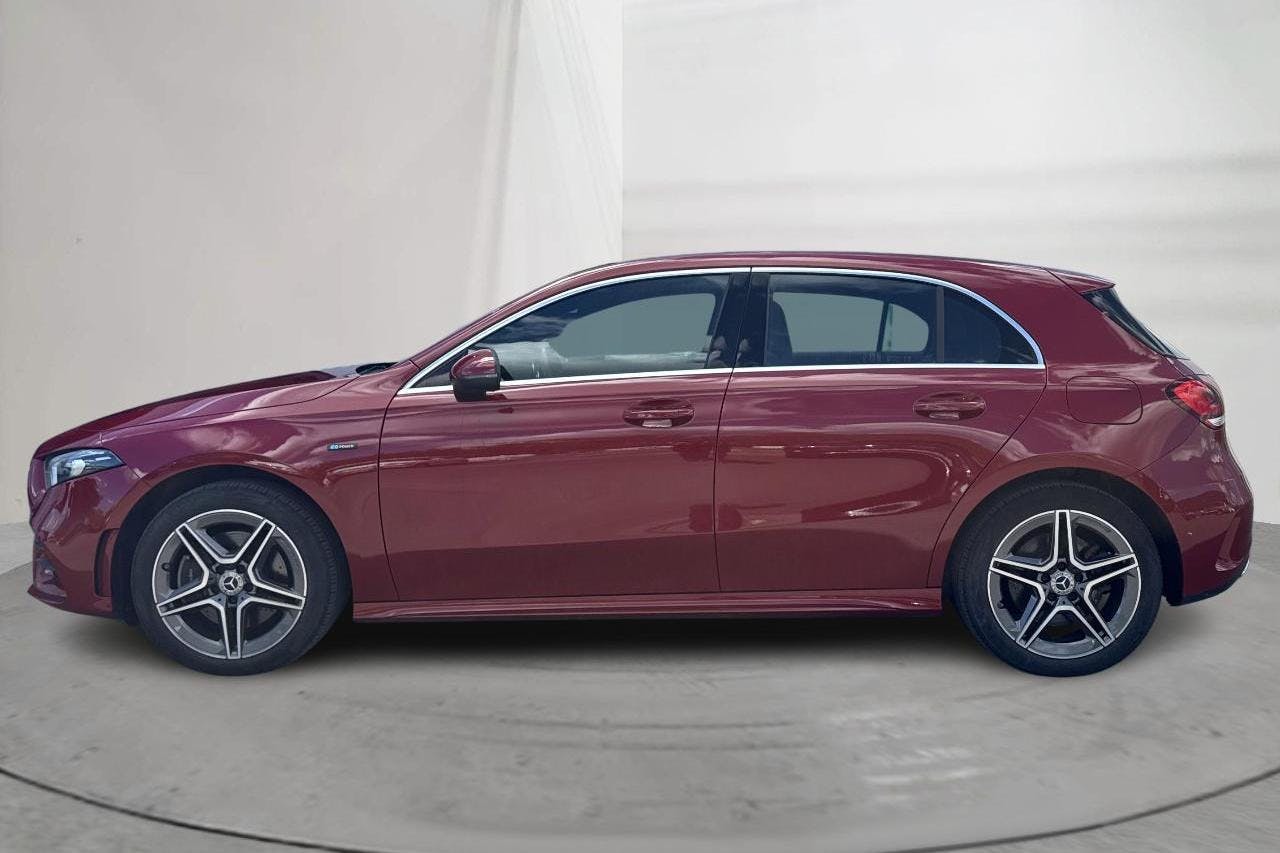 Presentation photo 2 of 17: Mercedes A 250 e 5dr W177 (218hk) - 21 180 km - Automatic - red - 2021