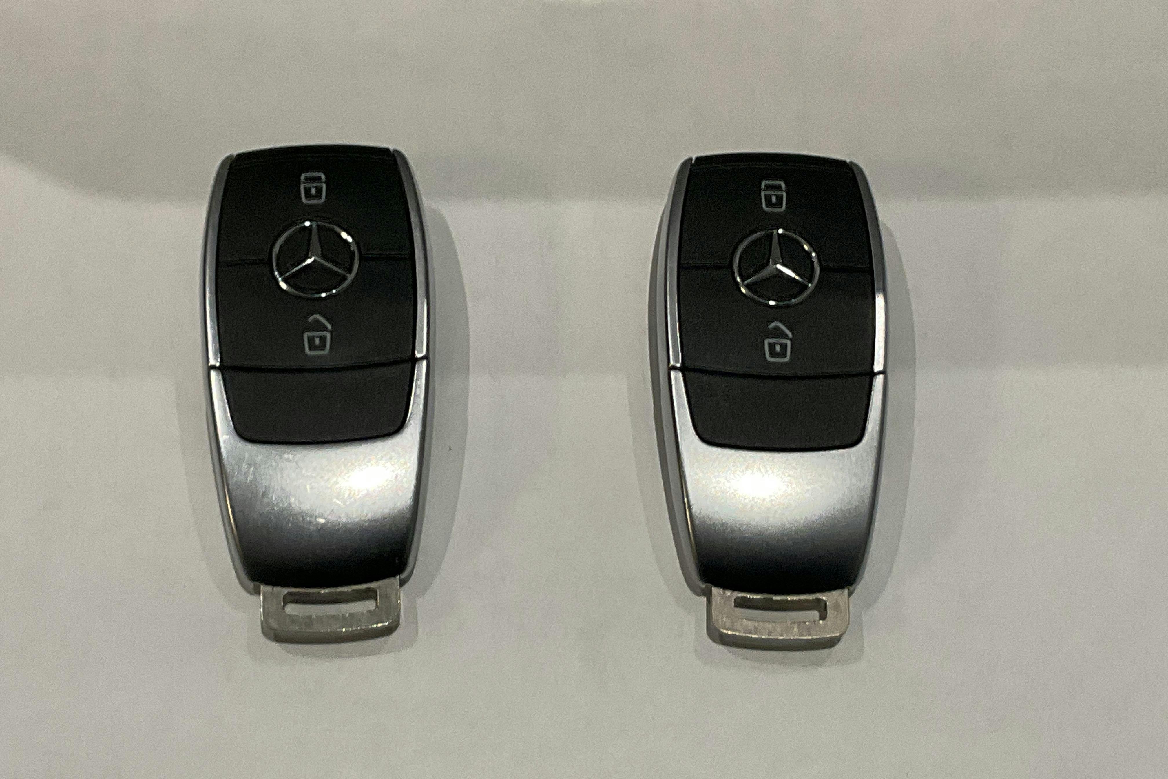 Presentation photo 17 of 17: Mercedes A 250 e 5dr W177 (218hk) - 21 180 km - Automatic - red - 2021