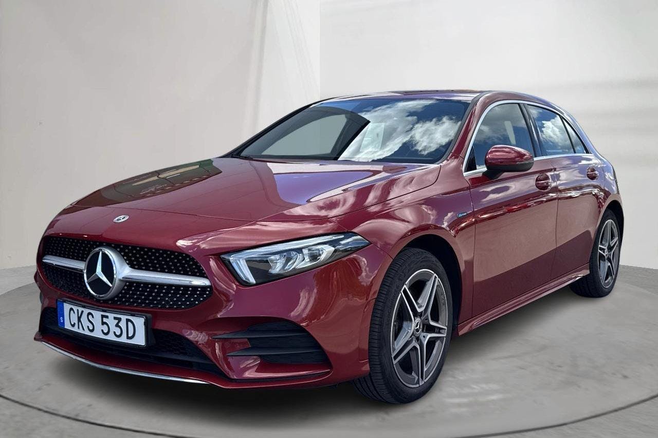 Presentation photo 1 of 17: Mercedes A 250 e 5dr W177 (218hk) - 21 180 km - Automatic - red - 2021