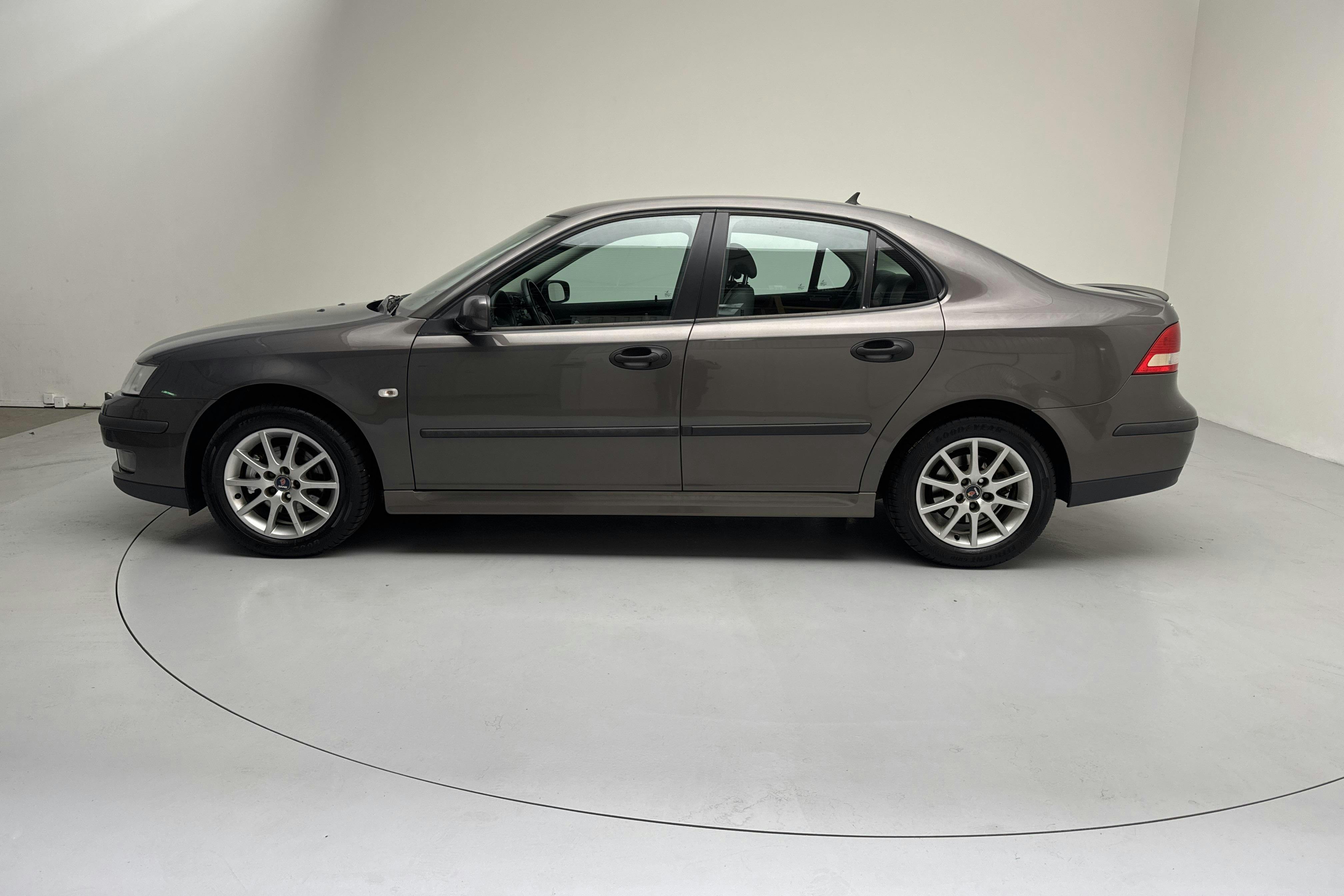 Presentation photo 2 of 12: Saab 9-3 2.0t SportSedan (175hk) - 140 100 km - Manual - brown - 2005