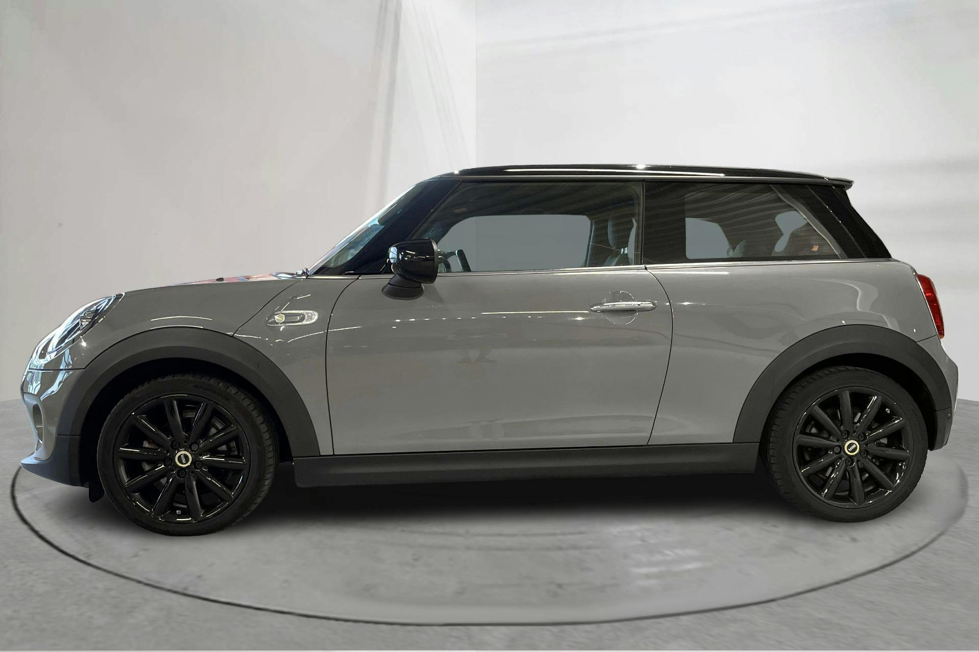 Esitlusfoto 2 aadressil 18: MINI Cooper SE, F56 (184hk) - 56 830 km - Automaatne - hall - 2021