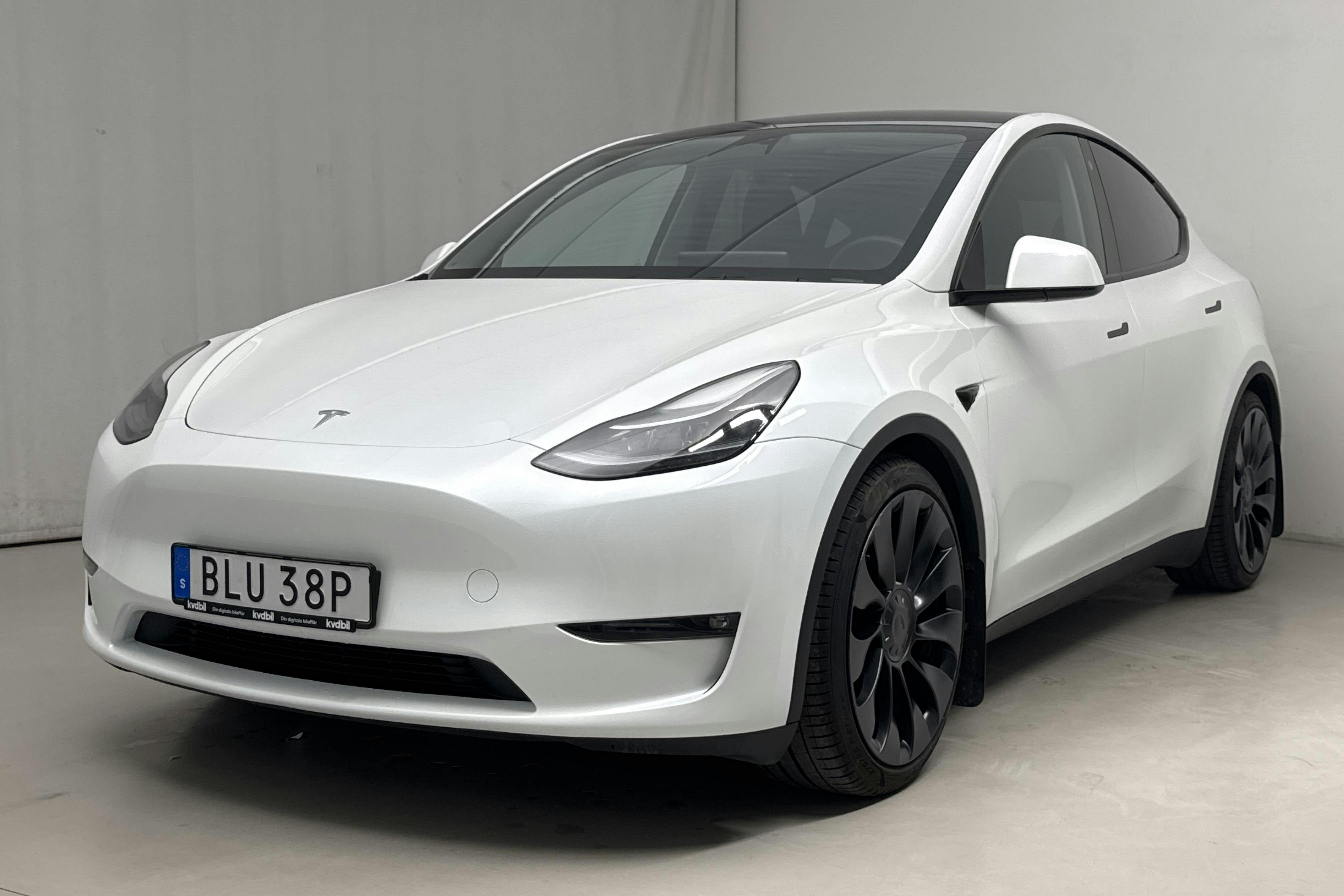 Tesla Model Y Performance Dual Motor AWD - 4 231 mil - Automat - vit - 2023