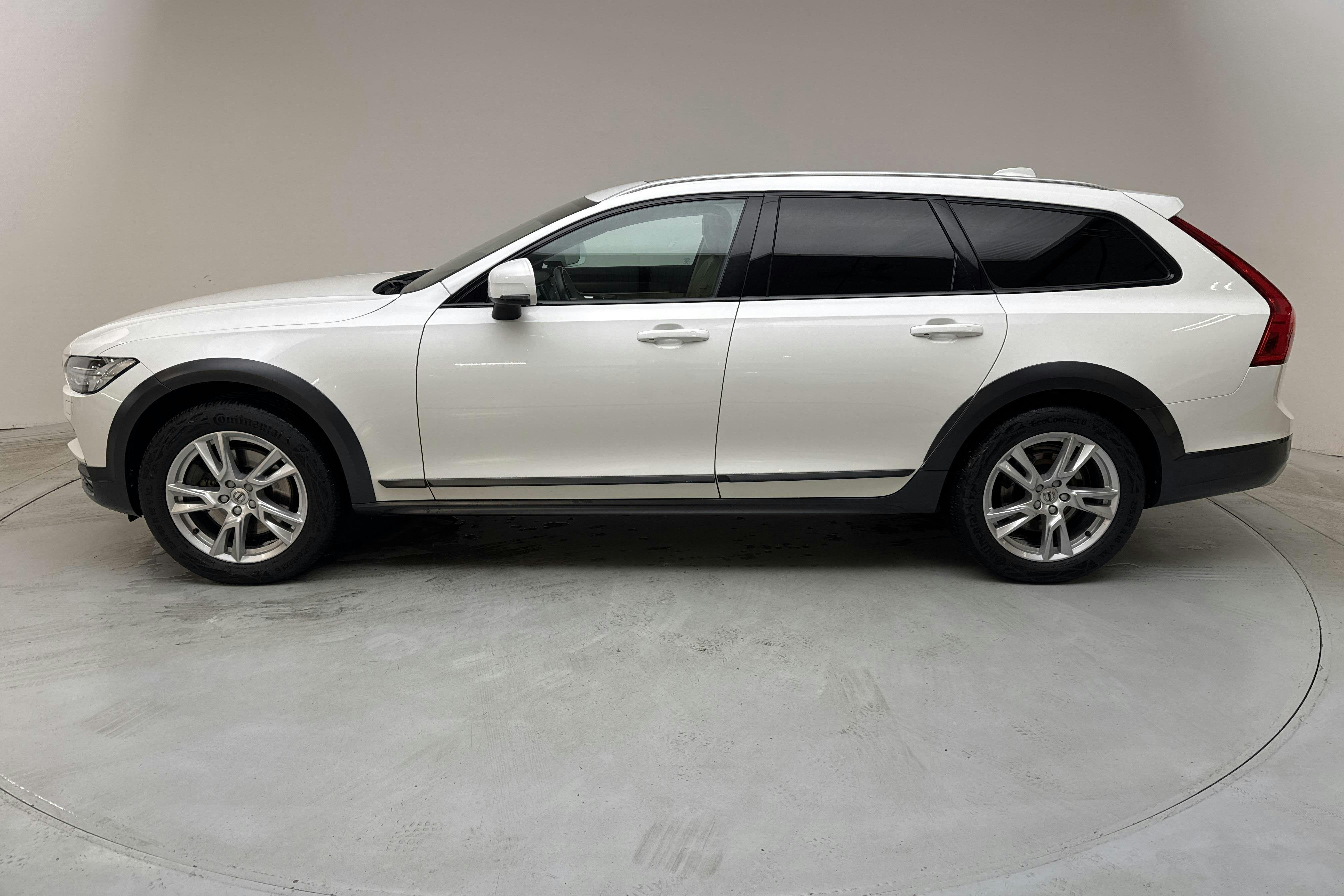 Volvo V90 T5 Cross Country AWD (254hk) - 21 653 mil - Automat - vit - 2018