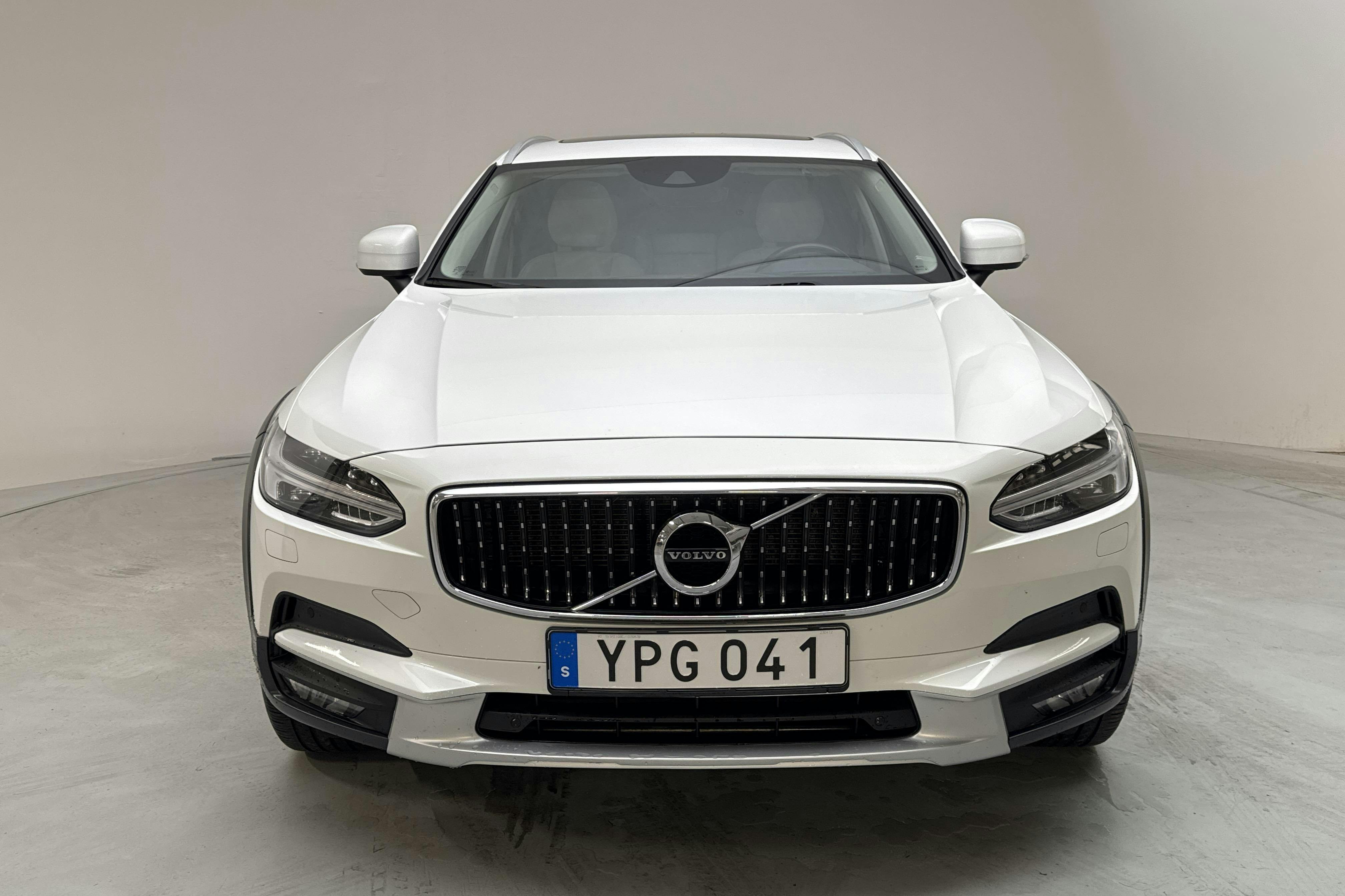 Volvo V90 T5 Cross Country AWD (254hk) - 21 653 mil - Automat - vit - 2018