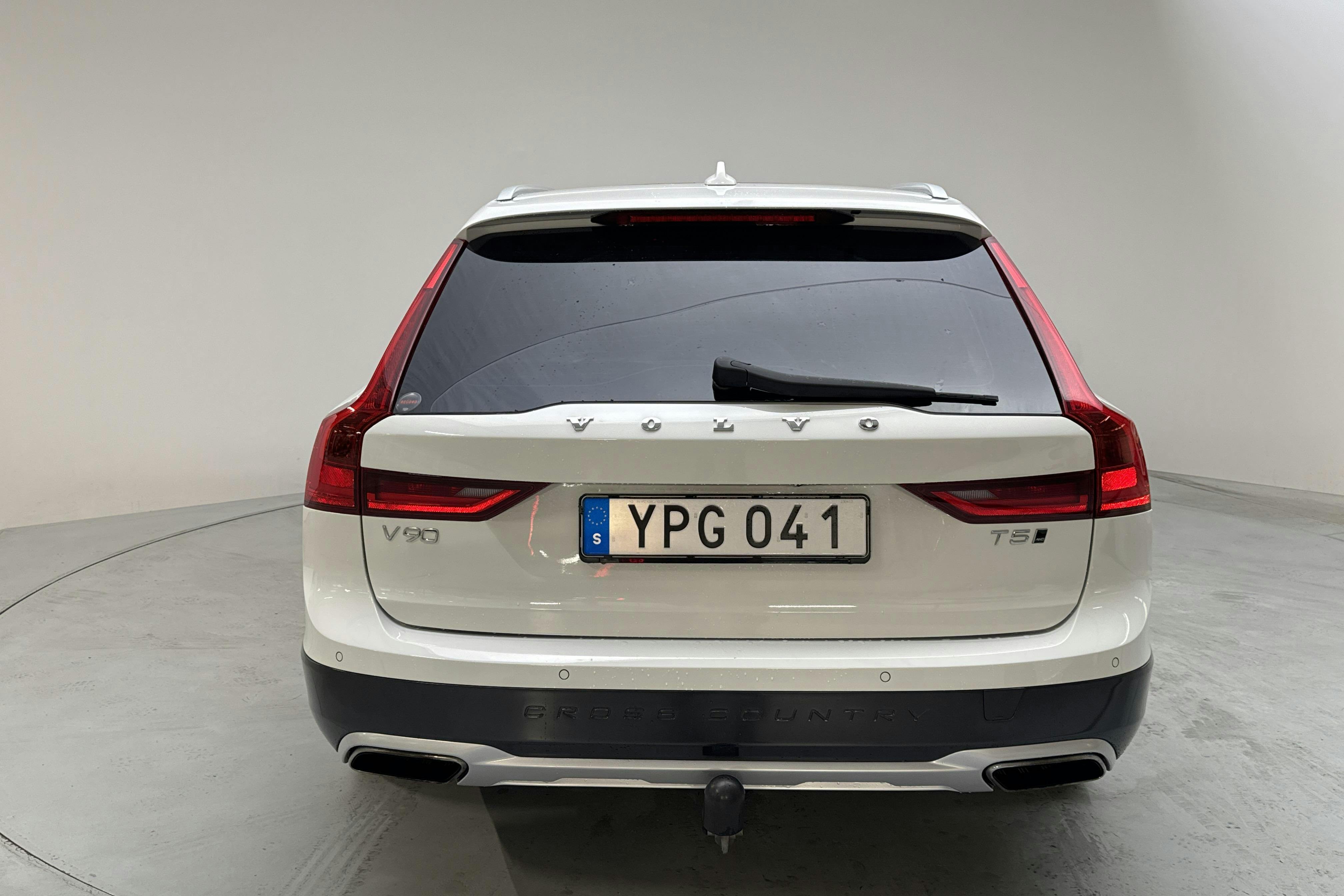 Volvo V90 T5 Cross Country AWD (254hk) - 21 653 mil - Automat - vit - 2018