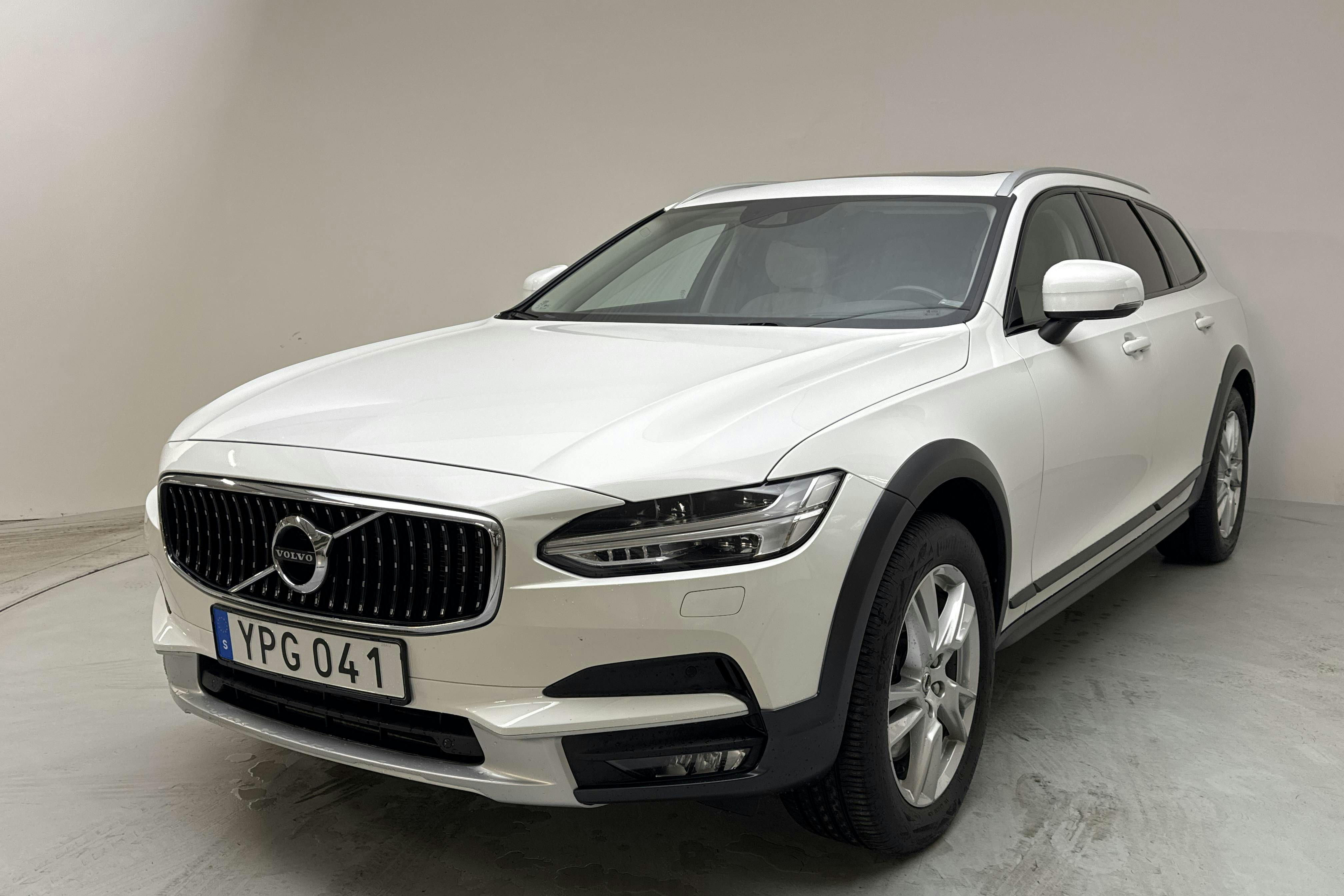 Volvo V90 T5 Cross Country AWD (254hk) - 216 530 km - Automaatne - valge - 2018