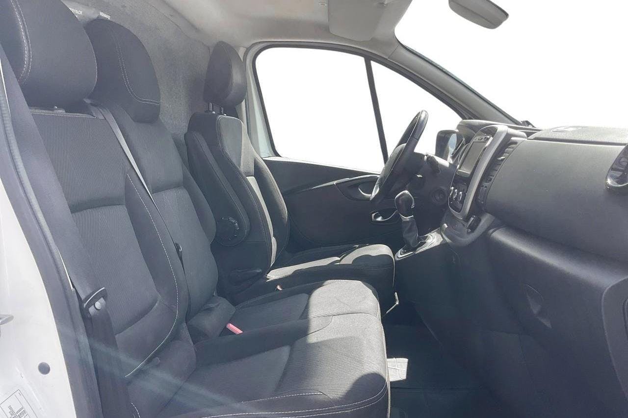 Renault Trafic 2.0 dCi Skåp (170hk) - 18 950 mil - Automat - vit - 2020