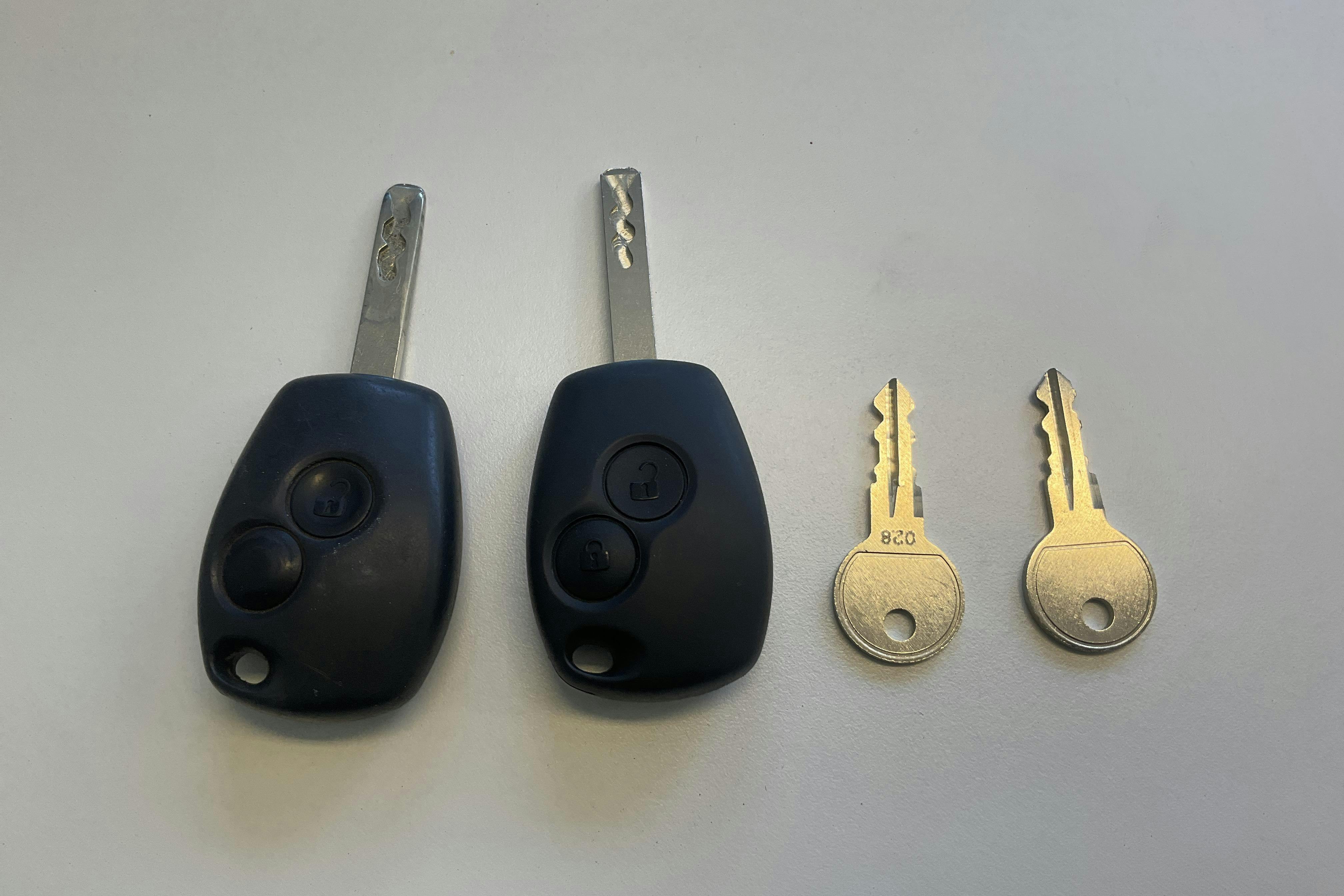 Renault Trafic 2.0 dCi Skåp (170hk) - 18 950 mil - Automat - vit - 2020
