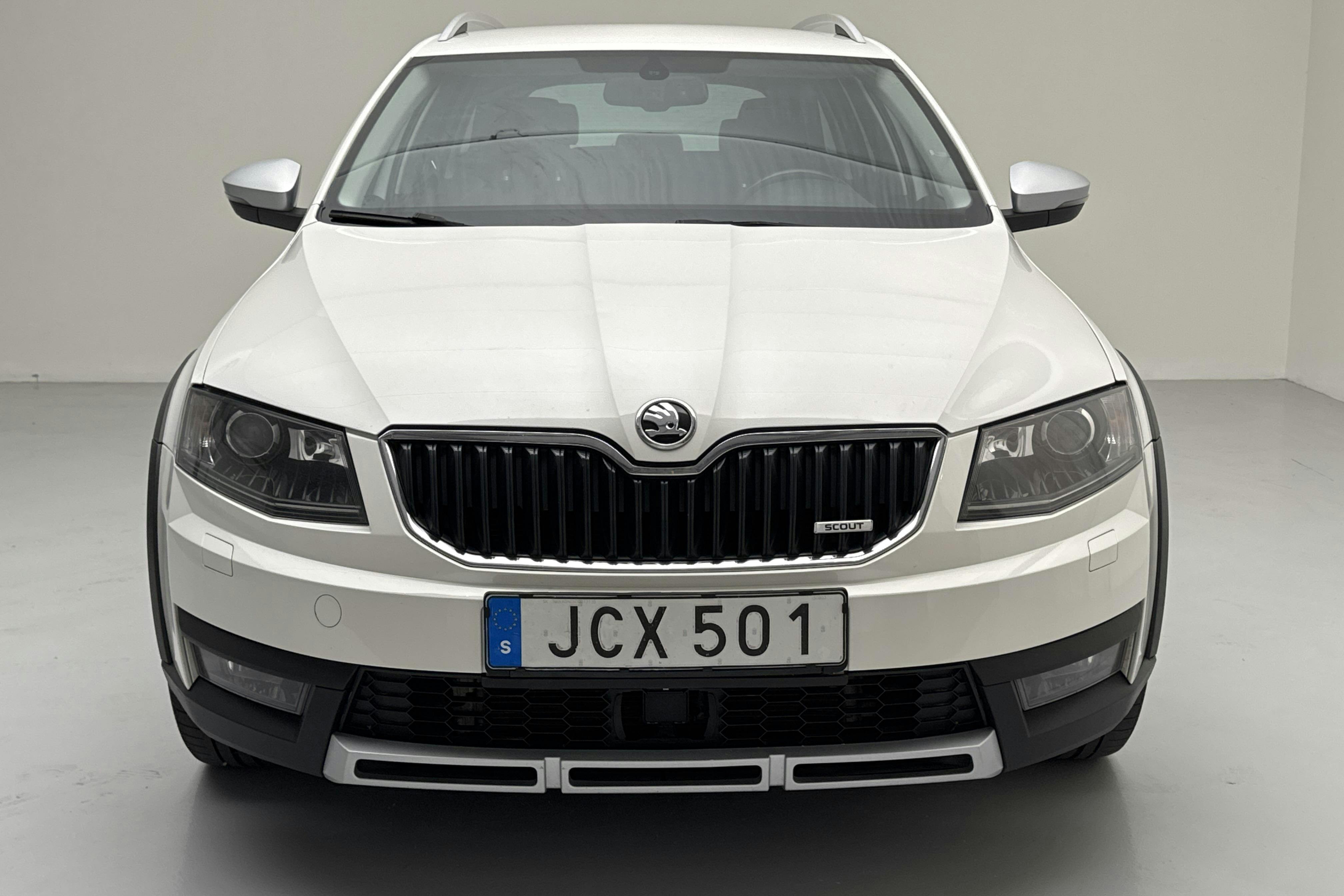 Skoda Octavia Scout II 2.0 TDI 4X4 (184hk) - 18 862 mil - Automat - vit - 2016