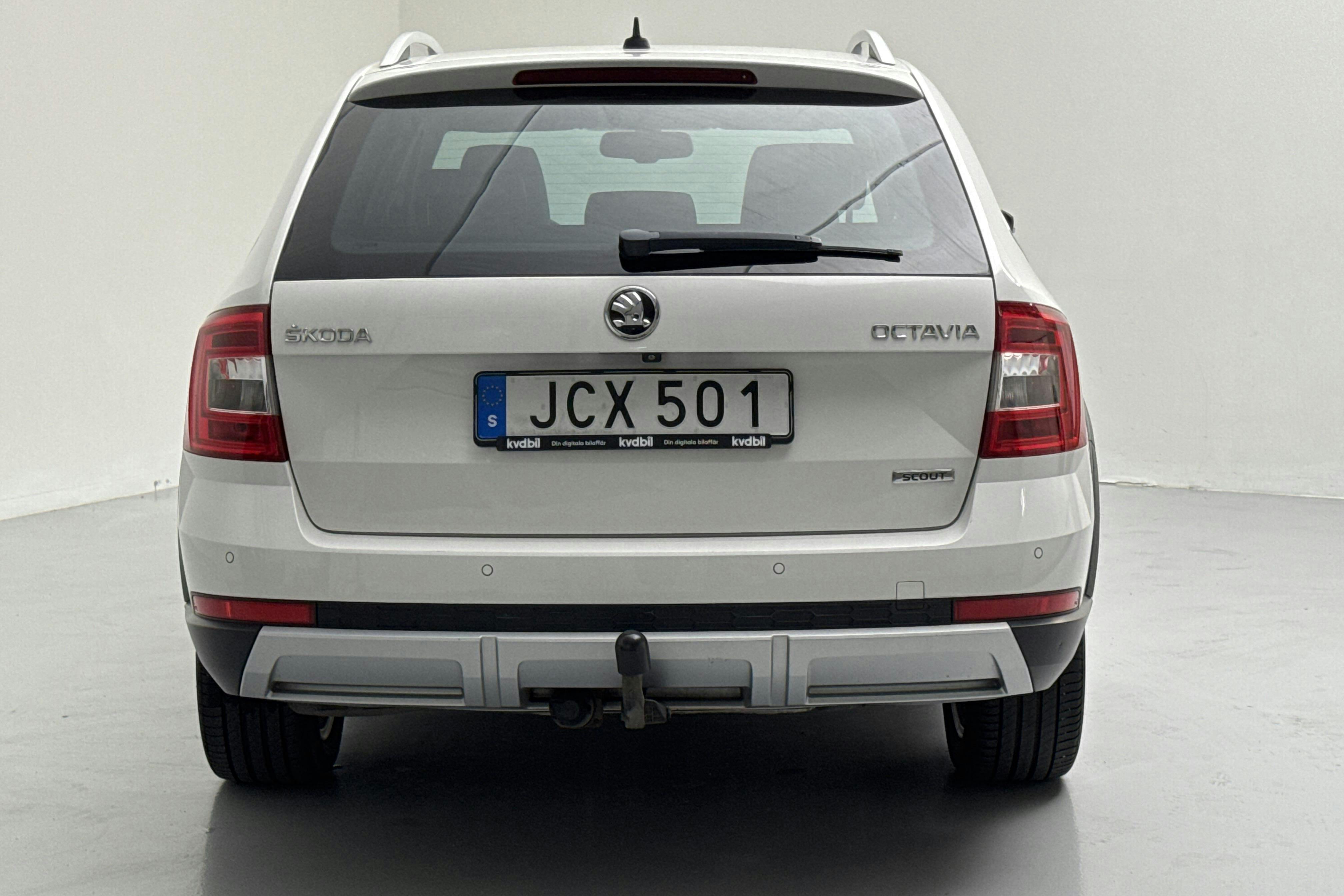 Skoda Octavia Scout II 2.0 TDI 4X4 (184hk) - 18 862 mil - Automat - vit - 2016