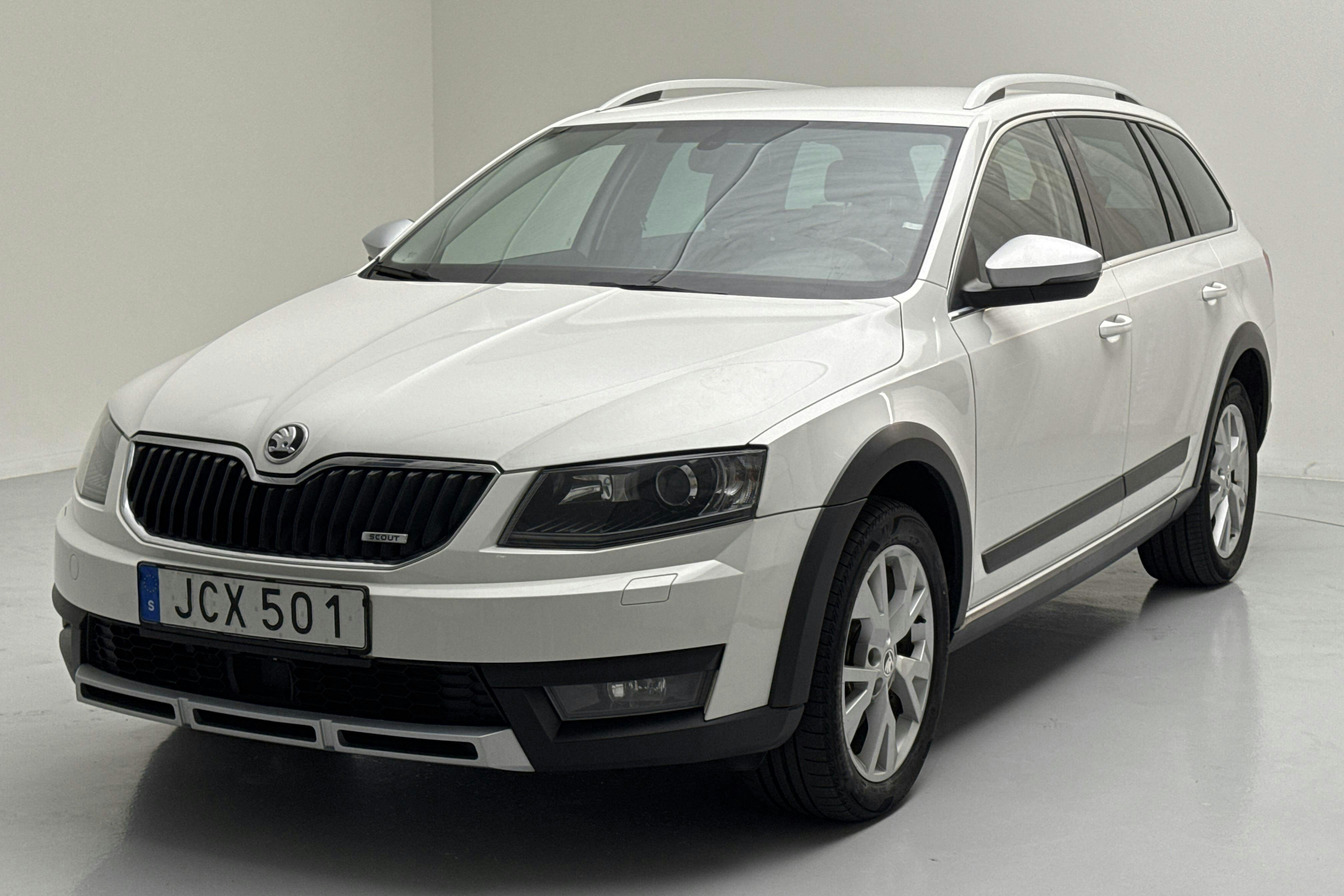 Skoda Octavia Scout II 2.0 TDI 4X4 (184hk) - 18 862 mil - Automat - vit - 2016