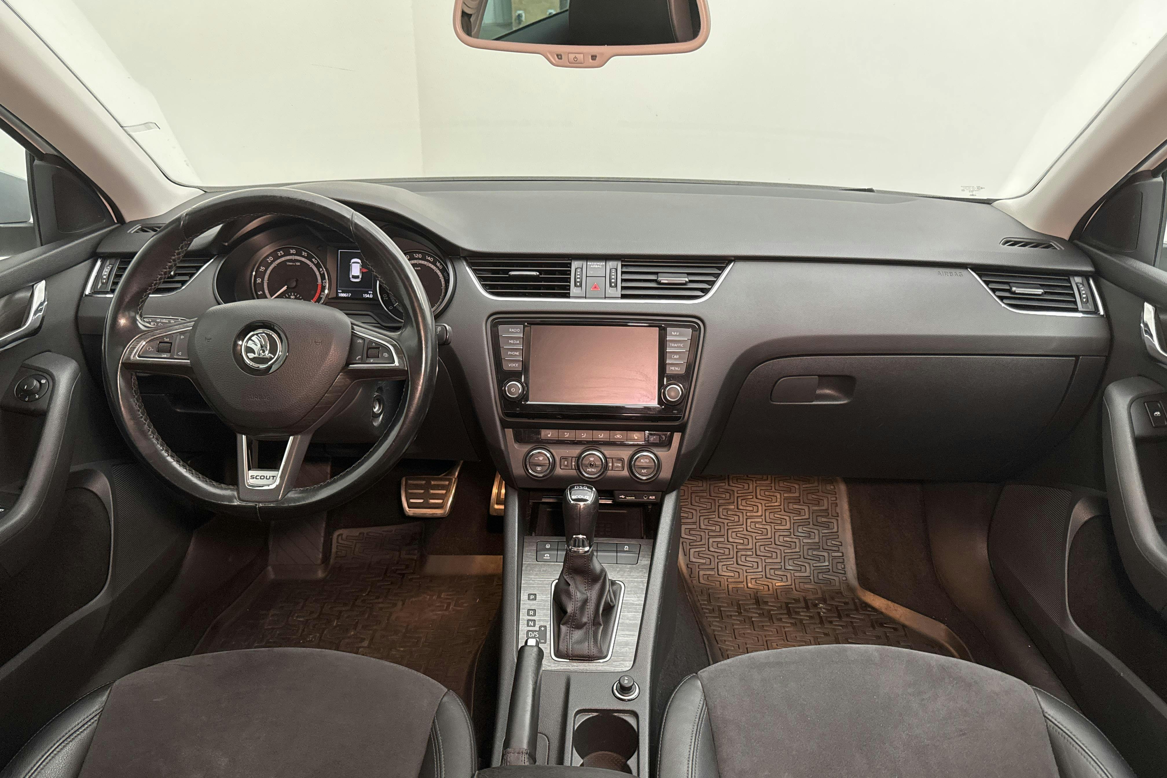 Skoda Octavia Scout II 2.0 TDI 4X4 (184hk) - 18 862 mil - Automat - vit - 2016
