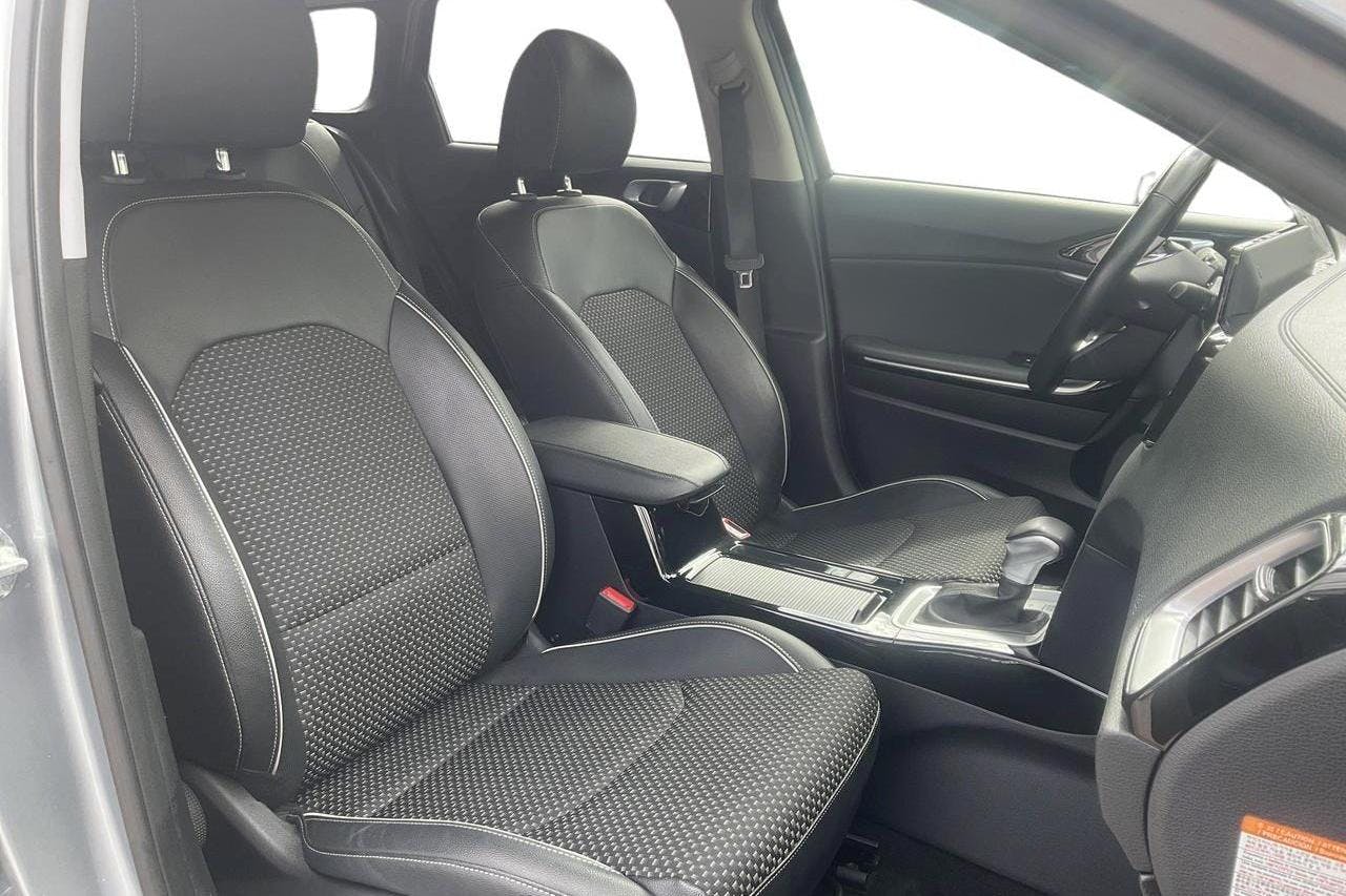KIA Ceed 1.6 Plug-in Hybrid SW (141hk) - 5 840 mil - Automat - grå - 2021