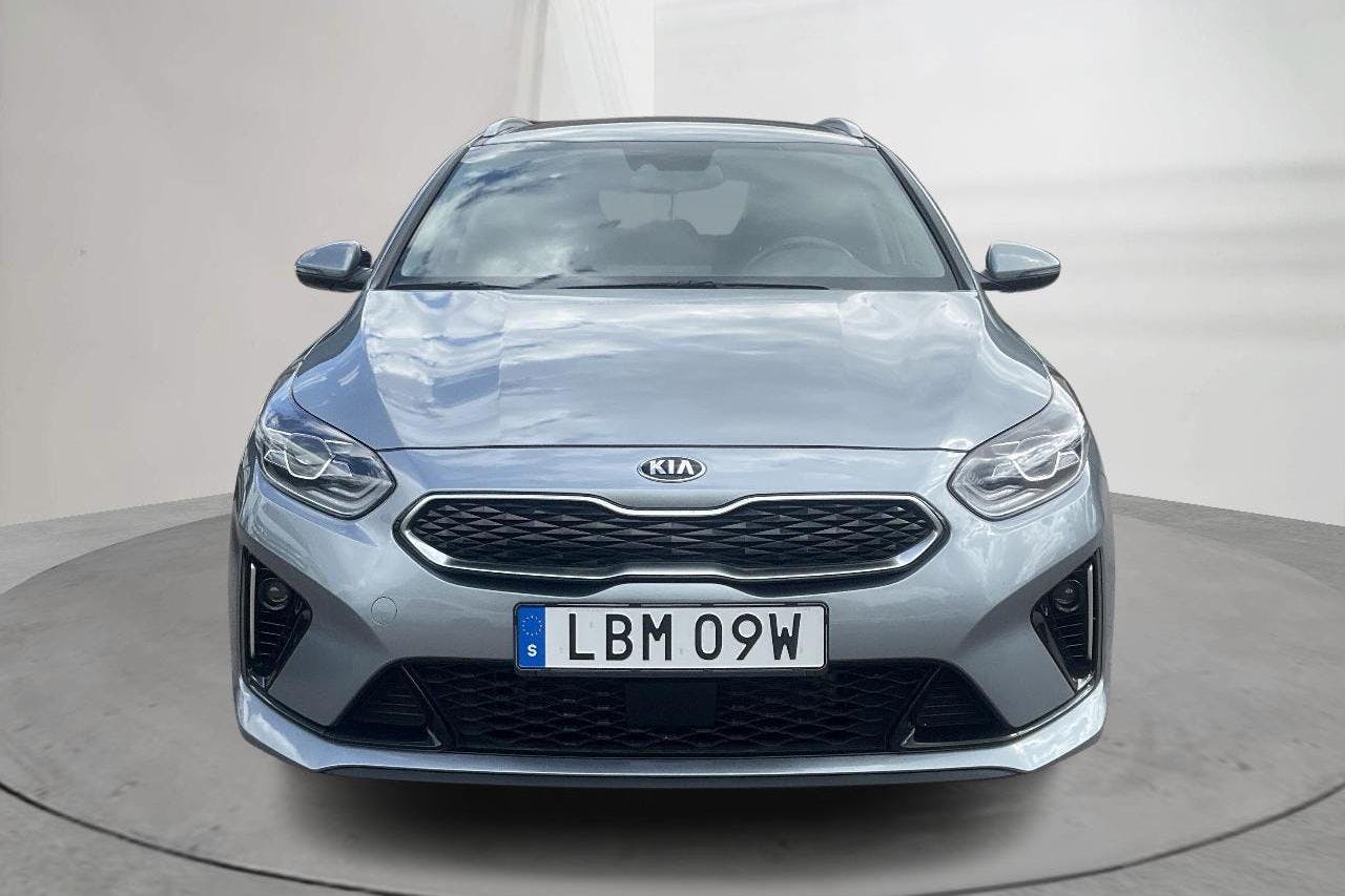 KIA Ceed 1.6 Plug-in Hybrid SW (141hk) - 5 840 mil - Automat - grå - 2021