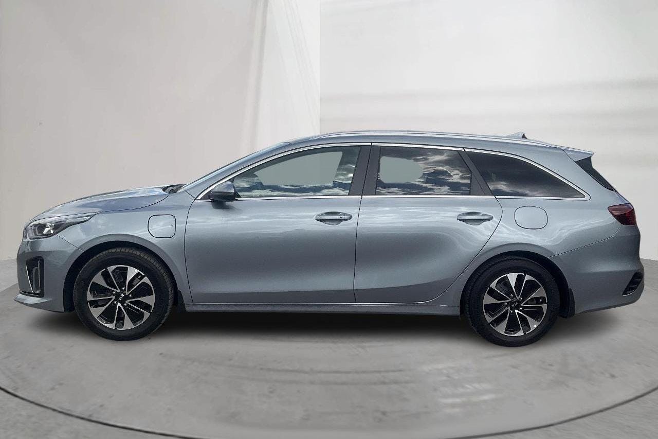 KIA Ceed 1.6 Plug-in Hybrid SW (141hk) - 5 840 mil - Automat - grå - 2021
