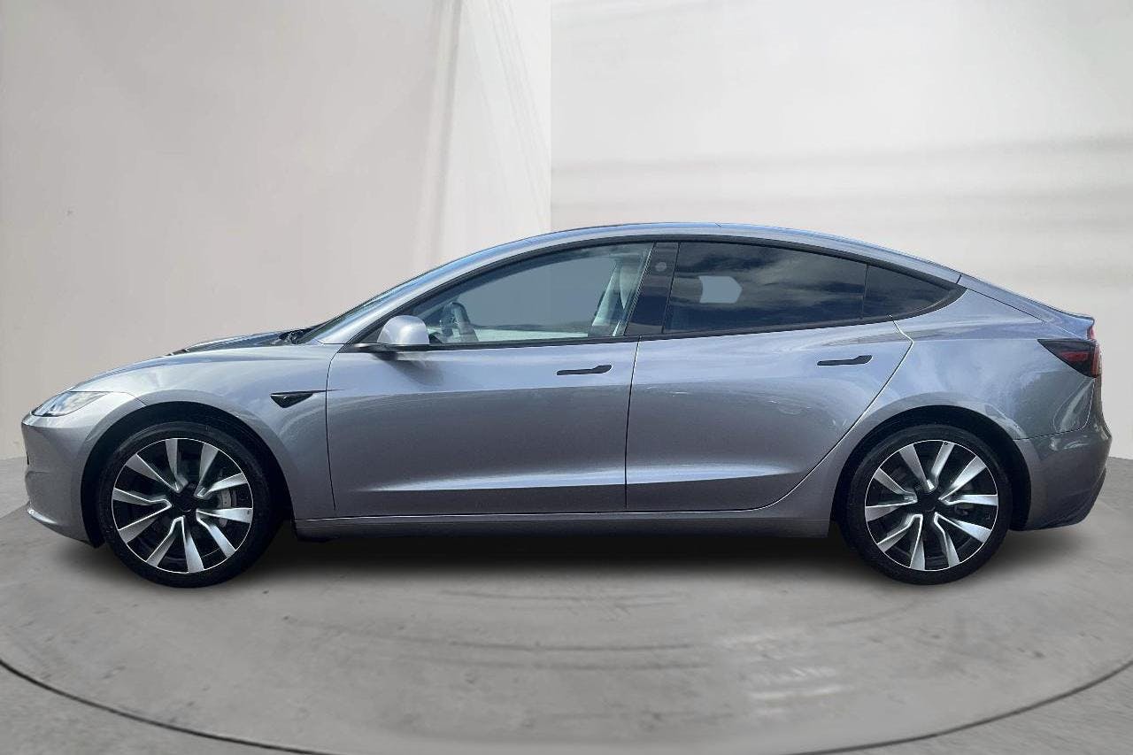 Tesla Model 3 Standard Range RWD - 657 mil - Automat - grå - 2024