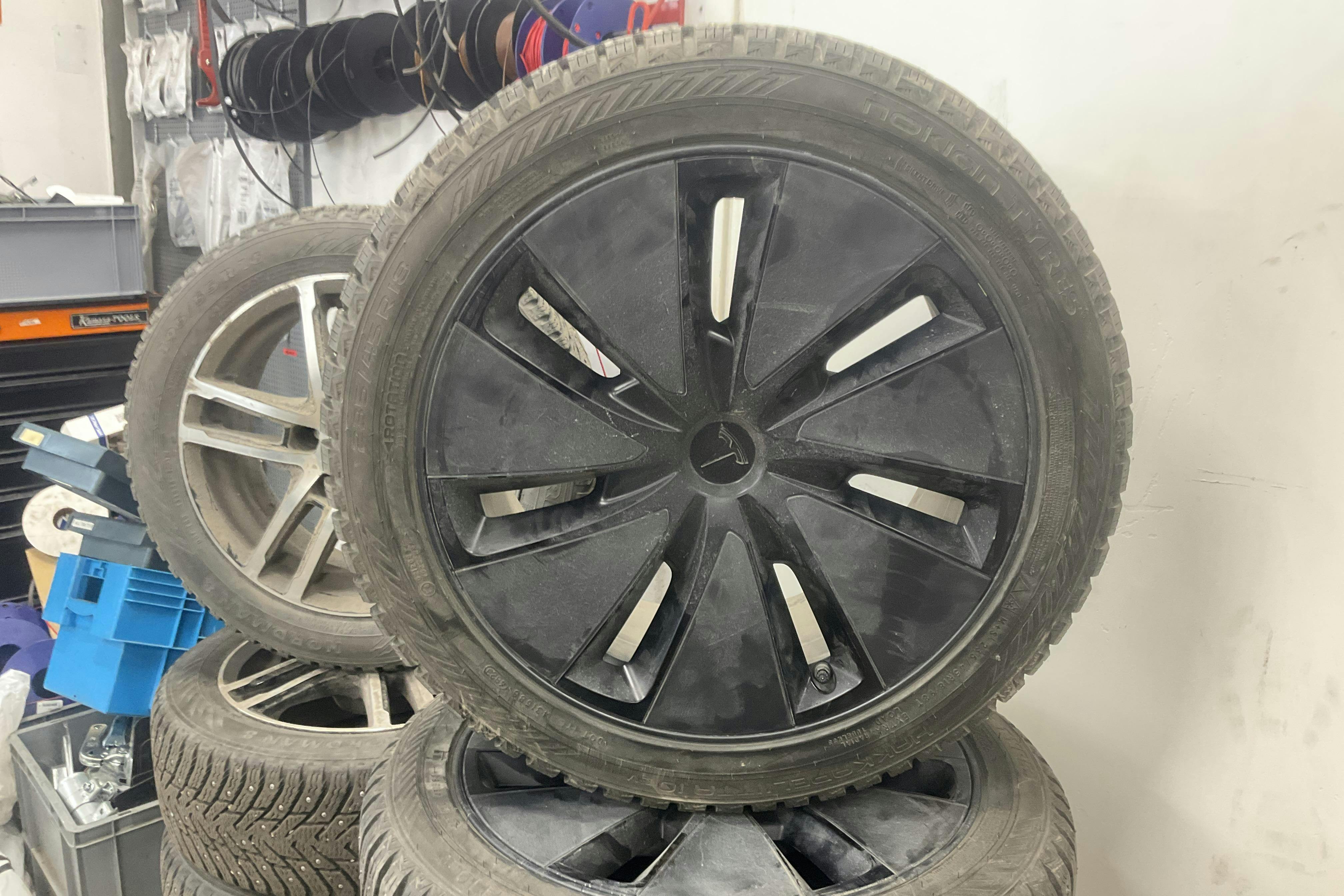 Tesla Model 3 Standard Range RWD - 657 mil - Automat - grå - 2024