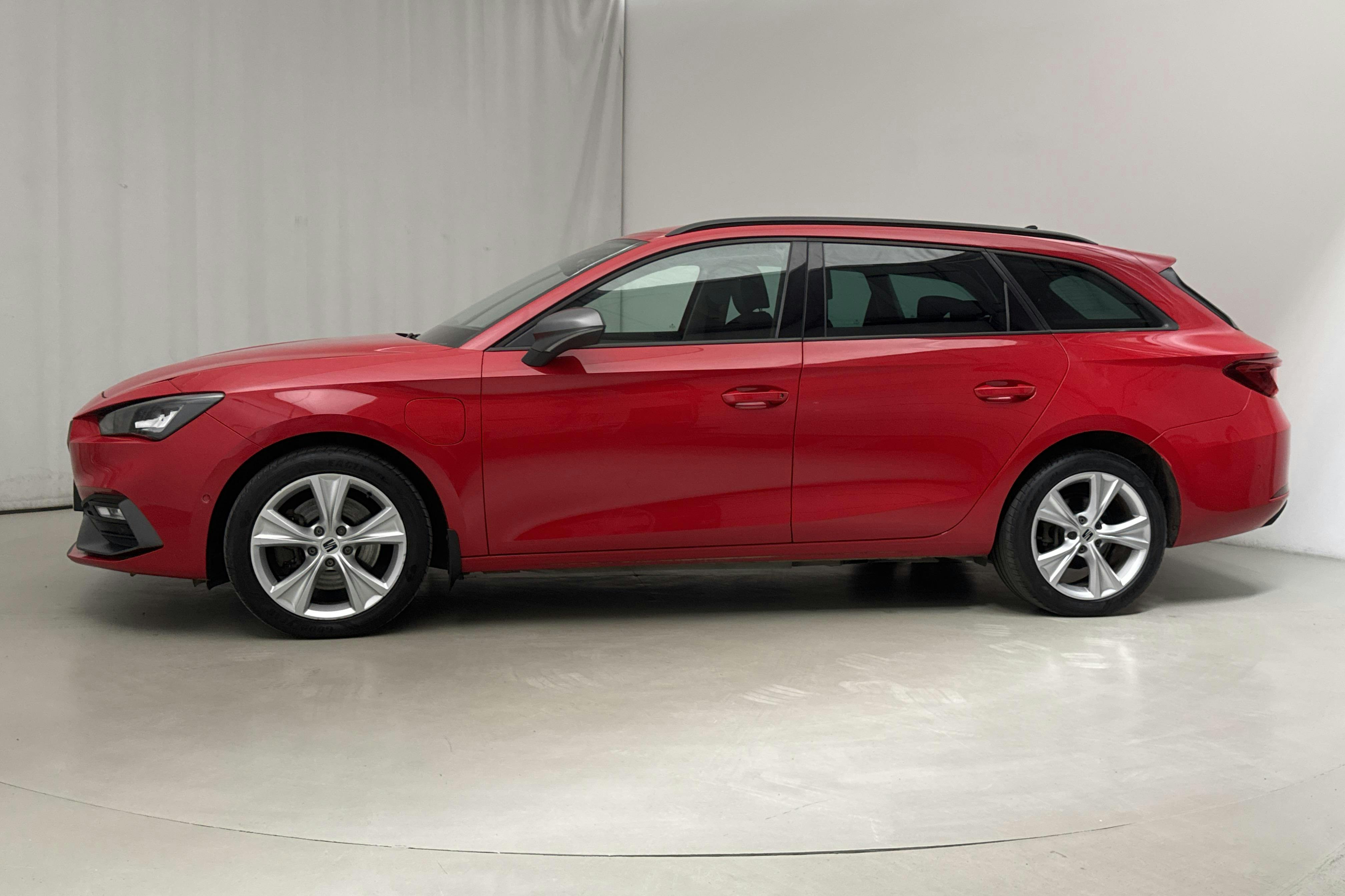 Seat Leon 1.4 e-Hybrid Plug-in Sportstourer (204hk) - 8 587 mil - Automat - röd - 2021