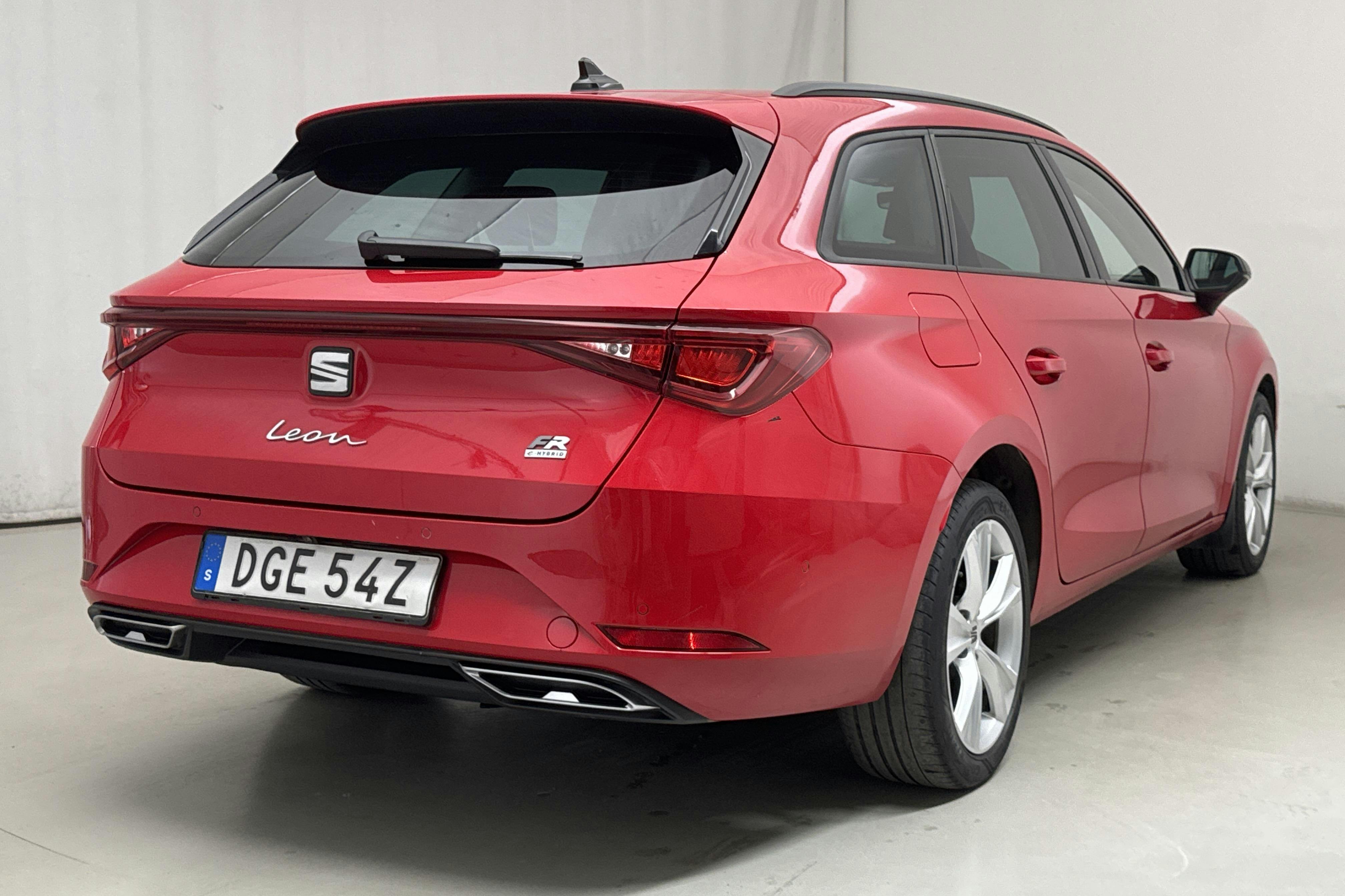 Seat Leon 1.4 e-Hybrid Plug-in Sportstourer (204hk) - 8 587 mil - Automat - röd - 2021