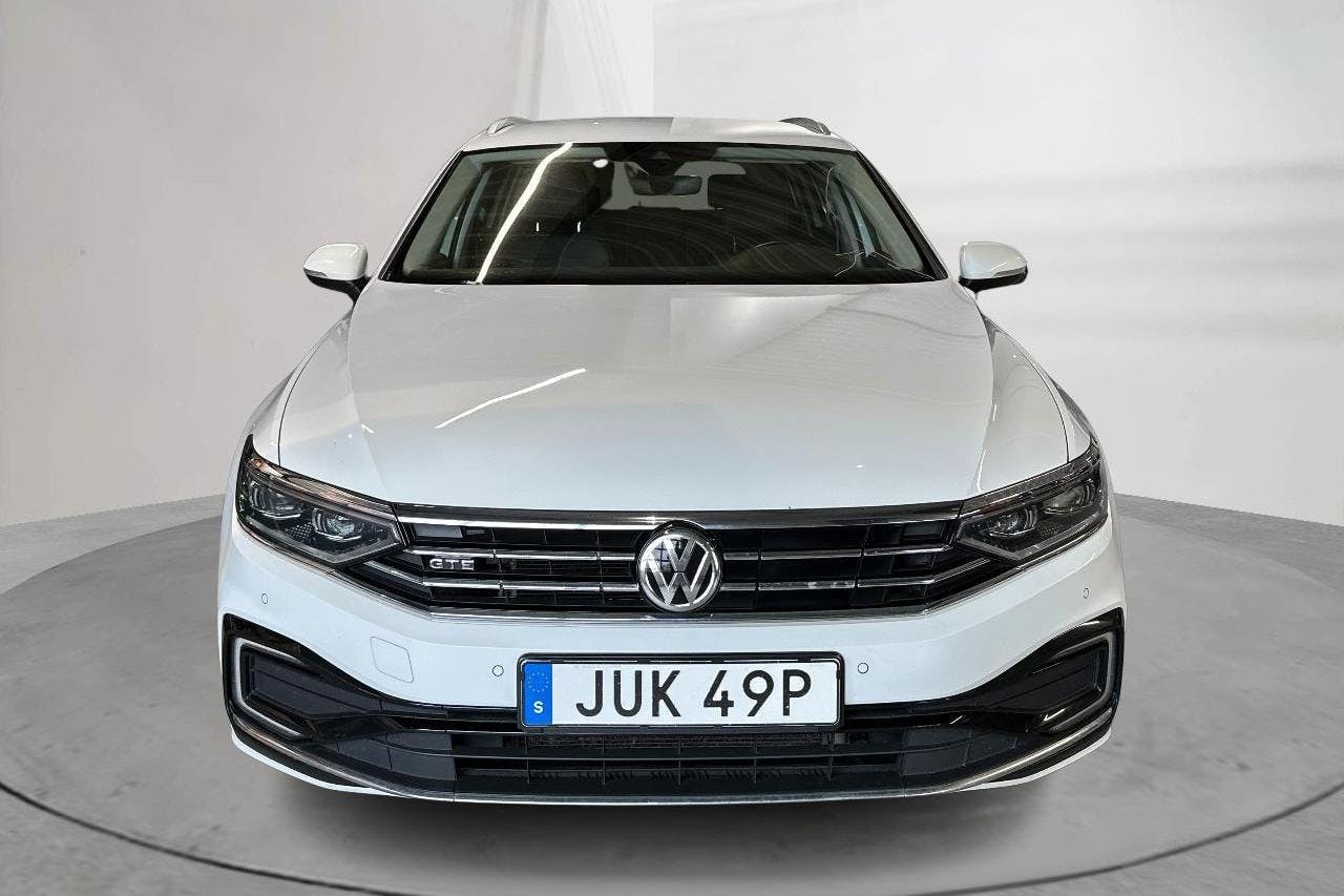 VW Passat 1.4 GTE Sportscombi (218hk) - 15 062 mil - Automat - vit - 2020