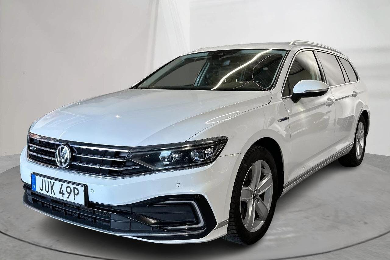 VW Passat 1.4 GTE Sportscombi (218hk) - 15 062 mil - Automat - vit - 2020