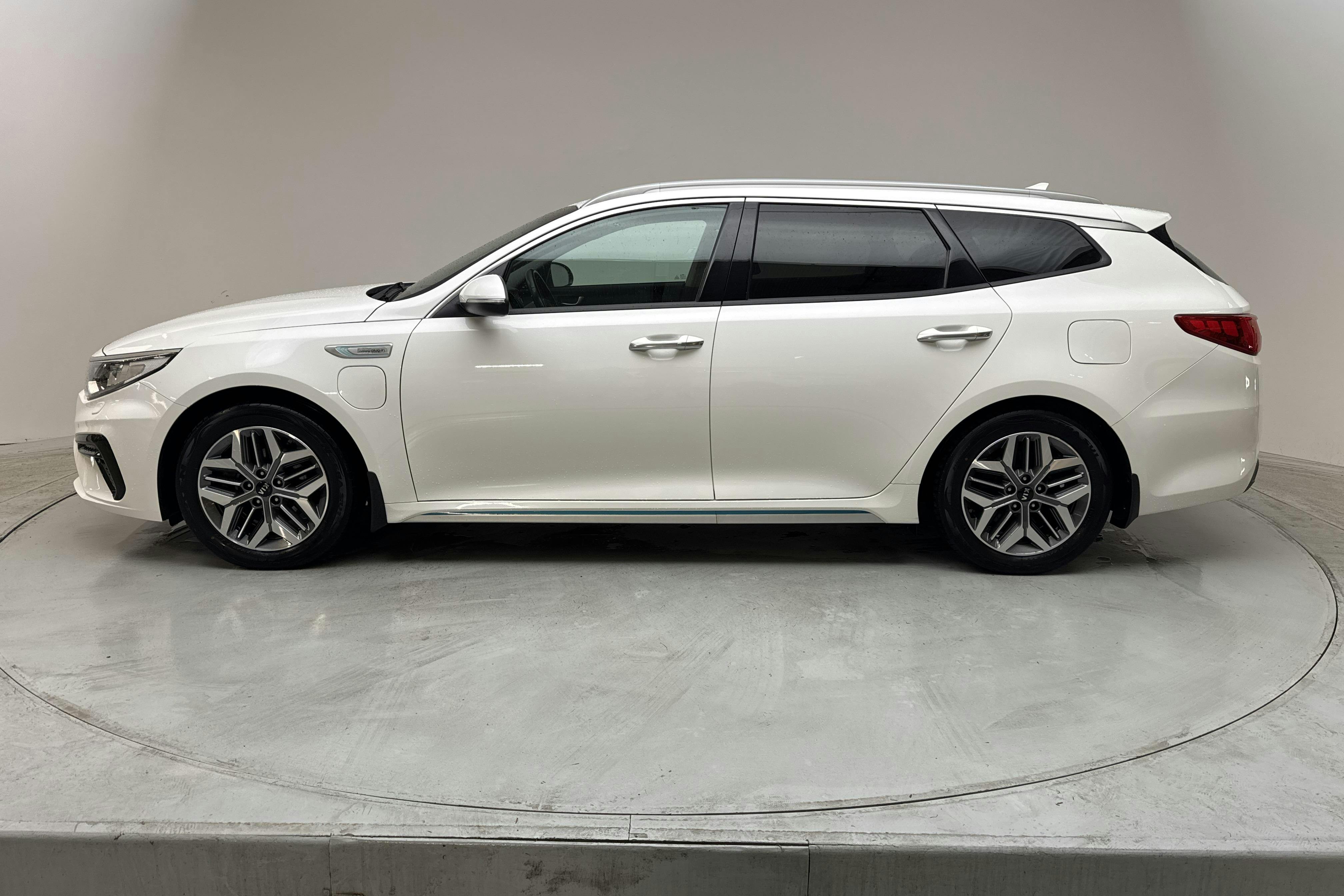 KIA Optima 2.0 GDi Plug-in Hybrid SW (205hk) - 10 328 mil - Automat - vit - 2019