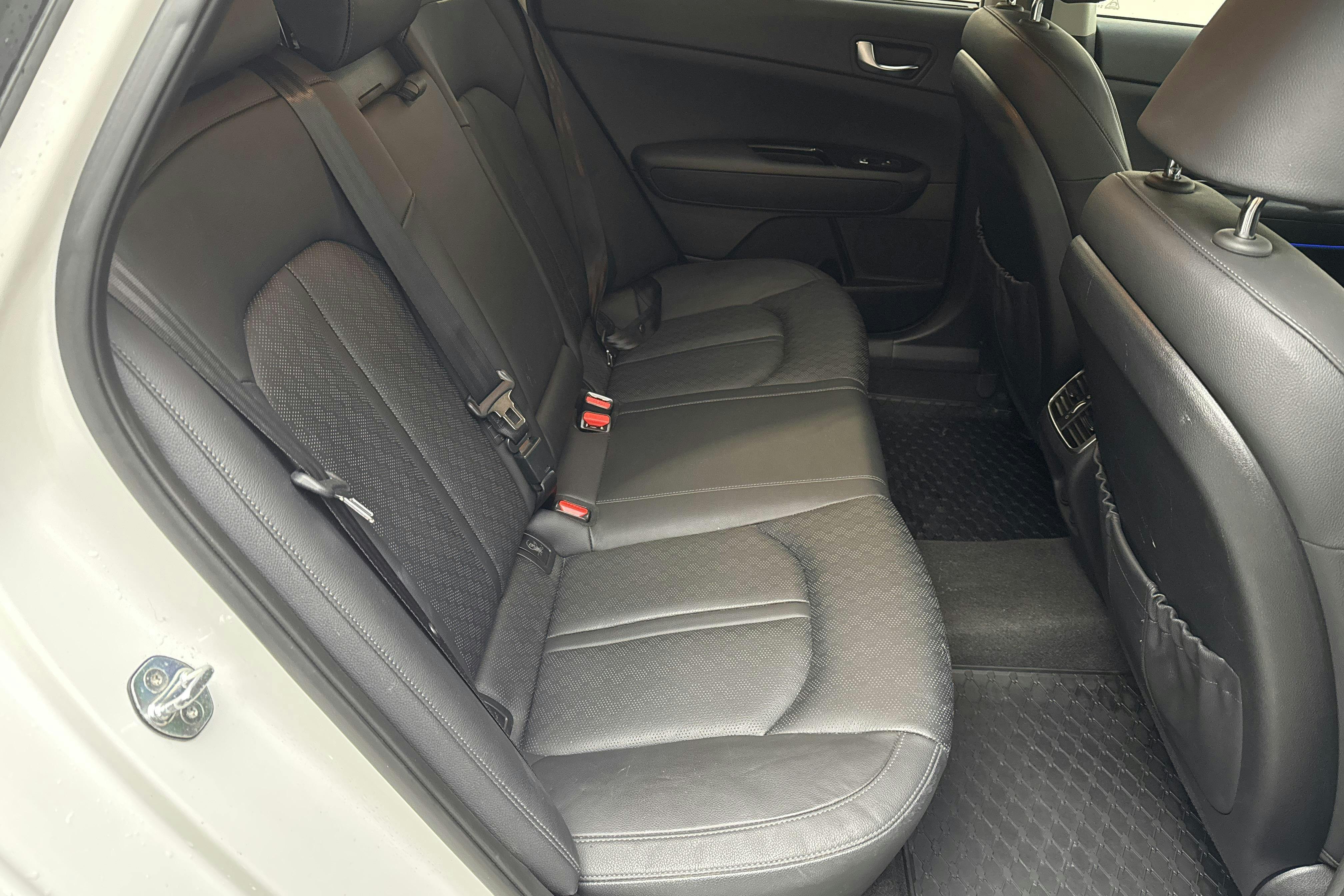 KIA Optima 2.0 GDi Plug-in Hybrid SW (205hk) - 10 328 mil - Automat - vit - 2019