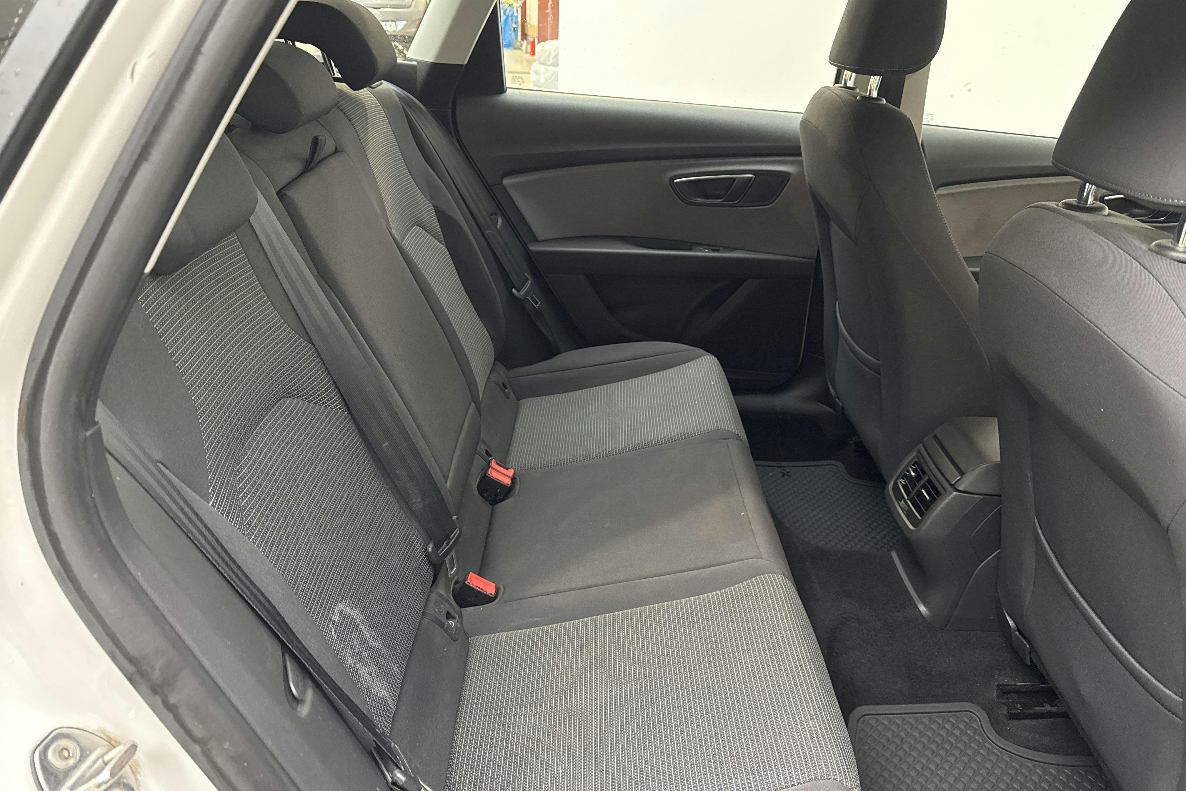 Seat Leon 1.0 TSI ST (115hk) - 24 355 mil - Automat - vit - 2019
