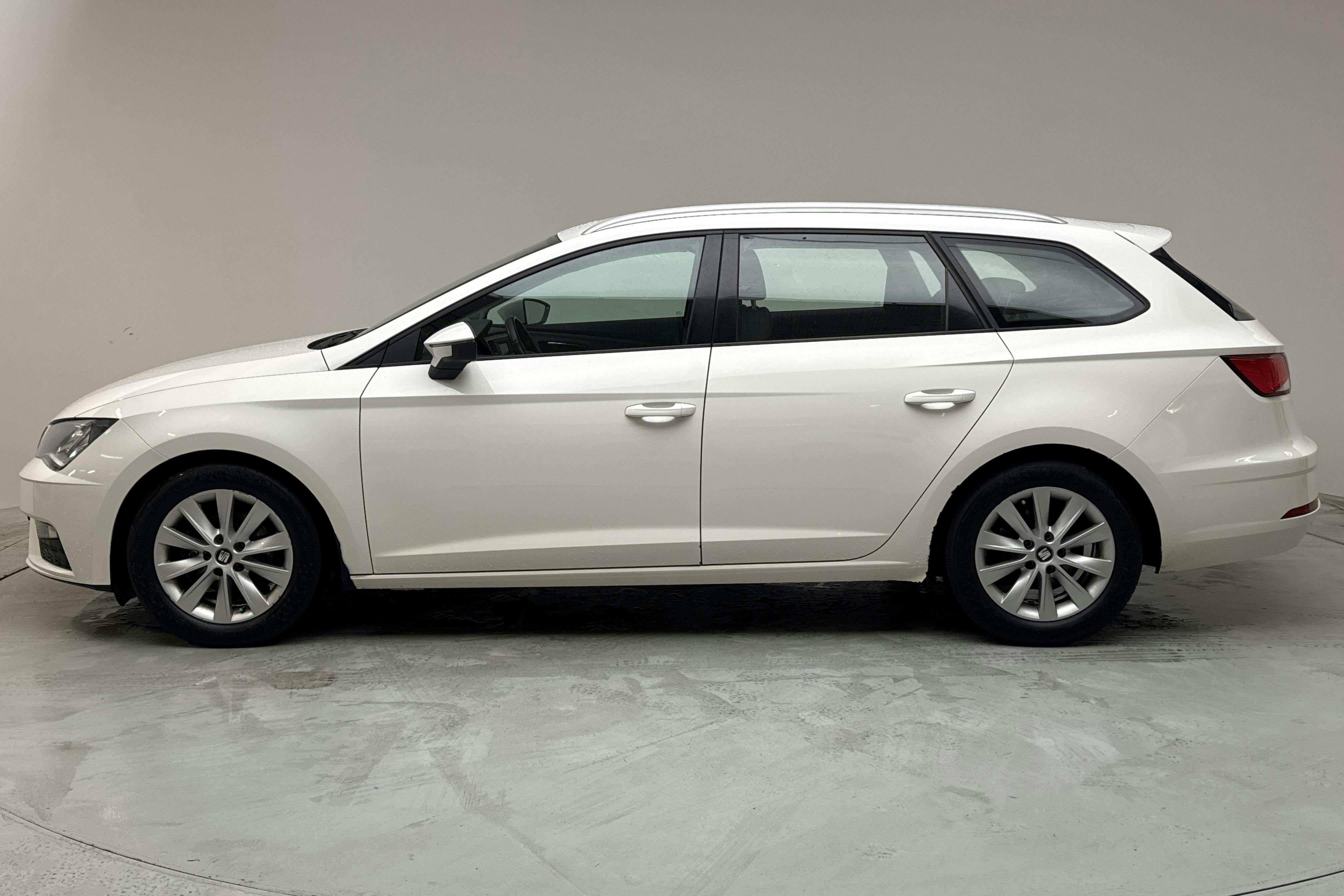 Seat Leon 1.0 TSI ST (115hk) - 24 355 mil - Automat - vit - 2019