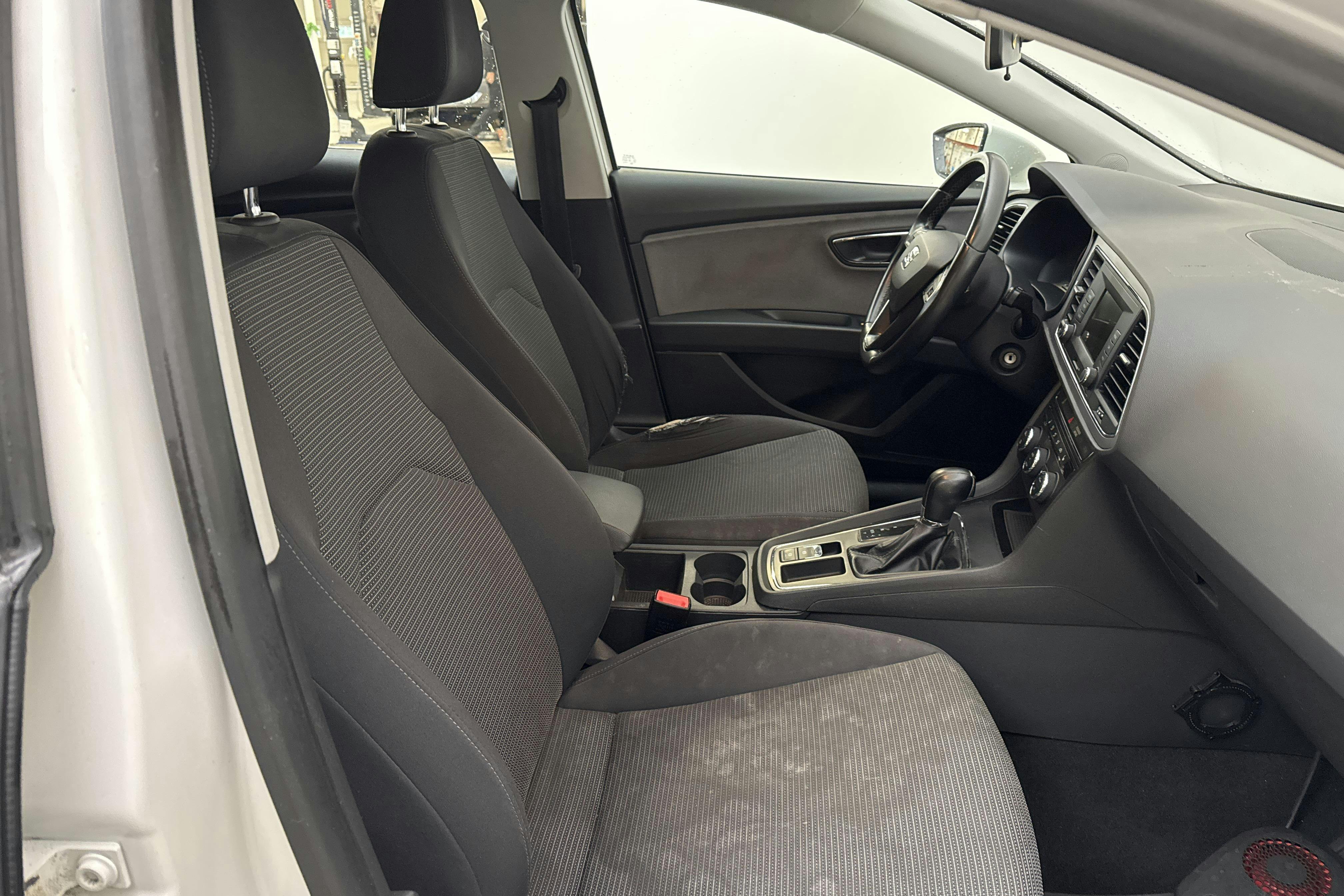 Seat Leon 1.0 TSI ST (115hk) - 24 355 mil - Automat - vit - 2019