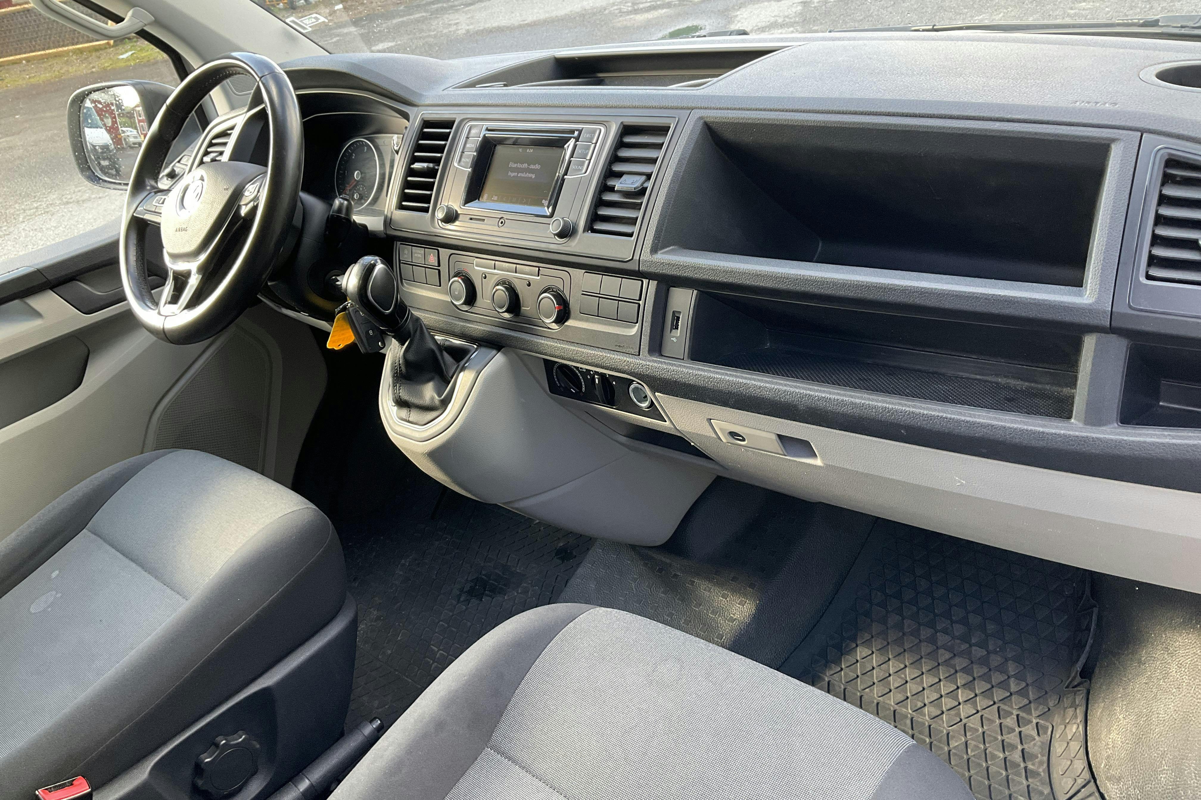 VW Transporter T6 2.0 TDI BMT Skåp (150hk) - 12 369 mil - Automat - vit - 2017
