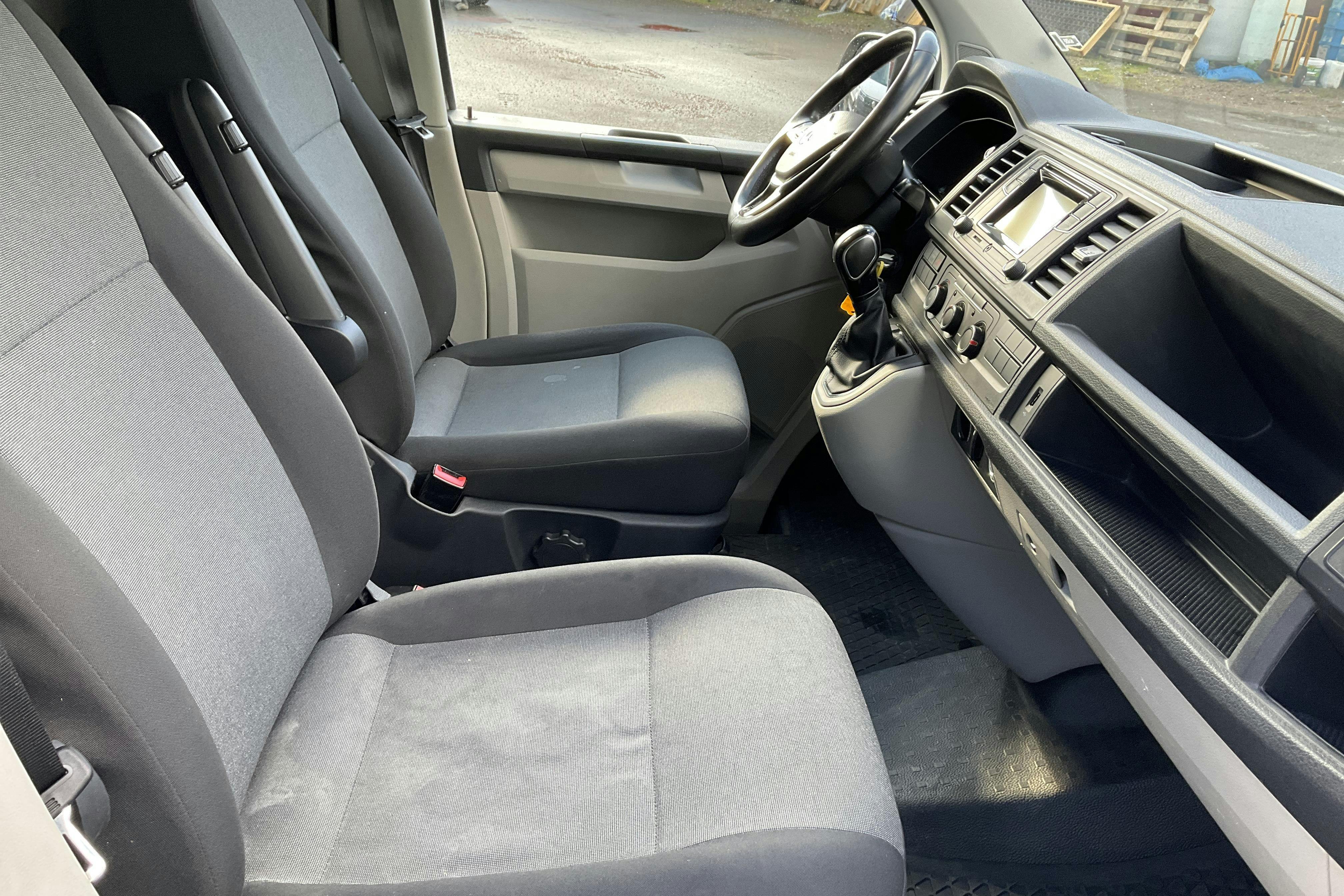 VW Transporter T6 2.0 TDI BMT Skåp (150hk) - 12 369 mil - Automat - vit - 2017