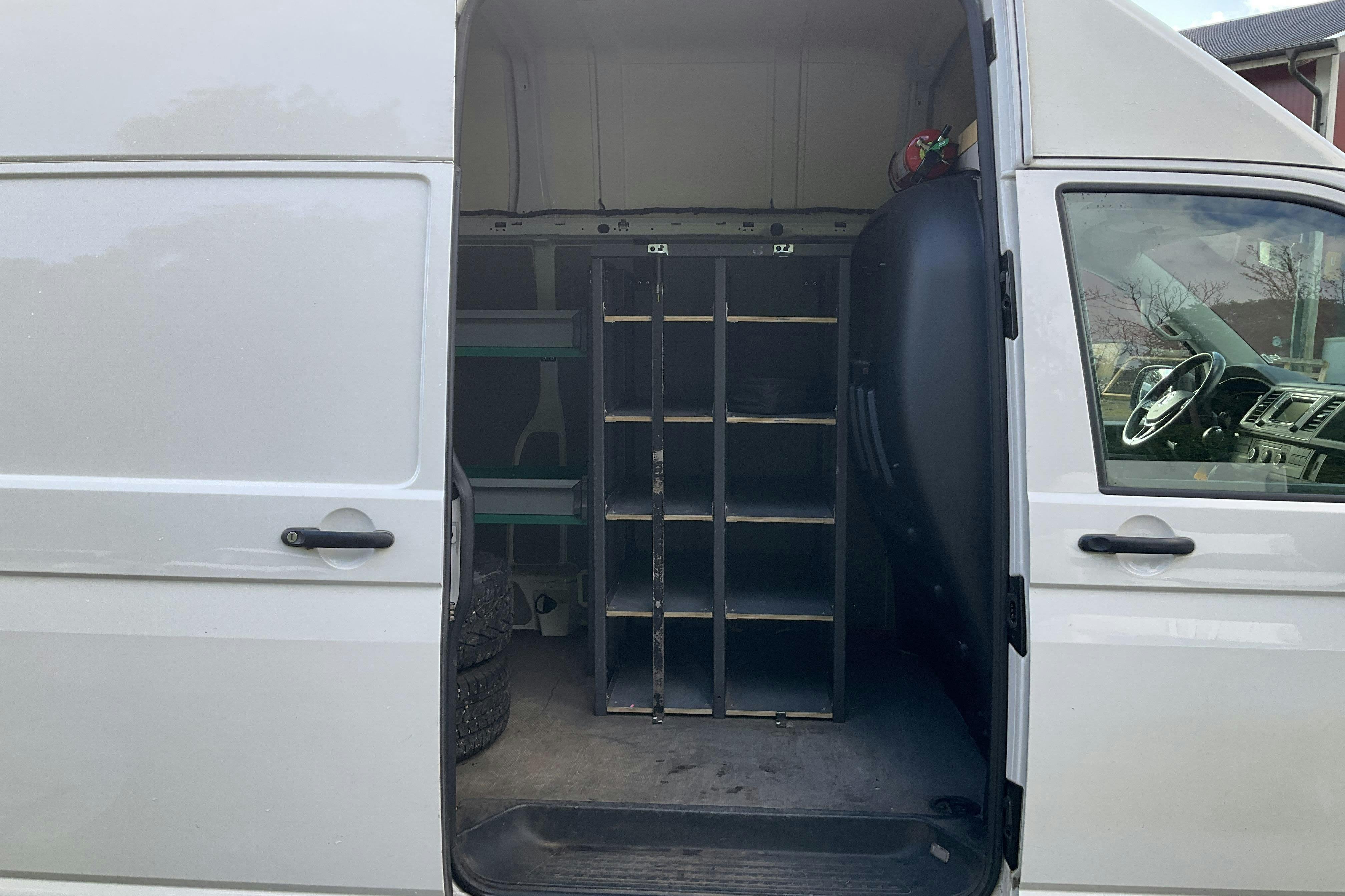 VW Transporter T6 2.0 TDI BMT Skåp (150hk) - 12 369 mil - Automat - vit - 2017