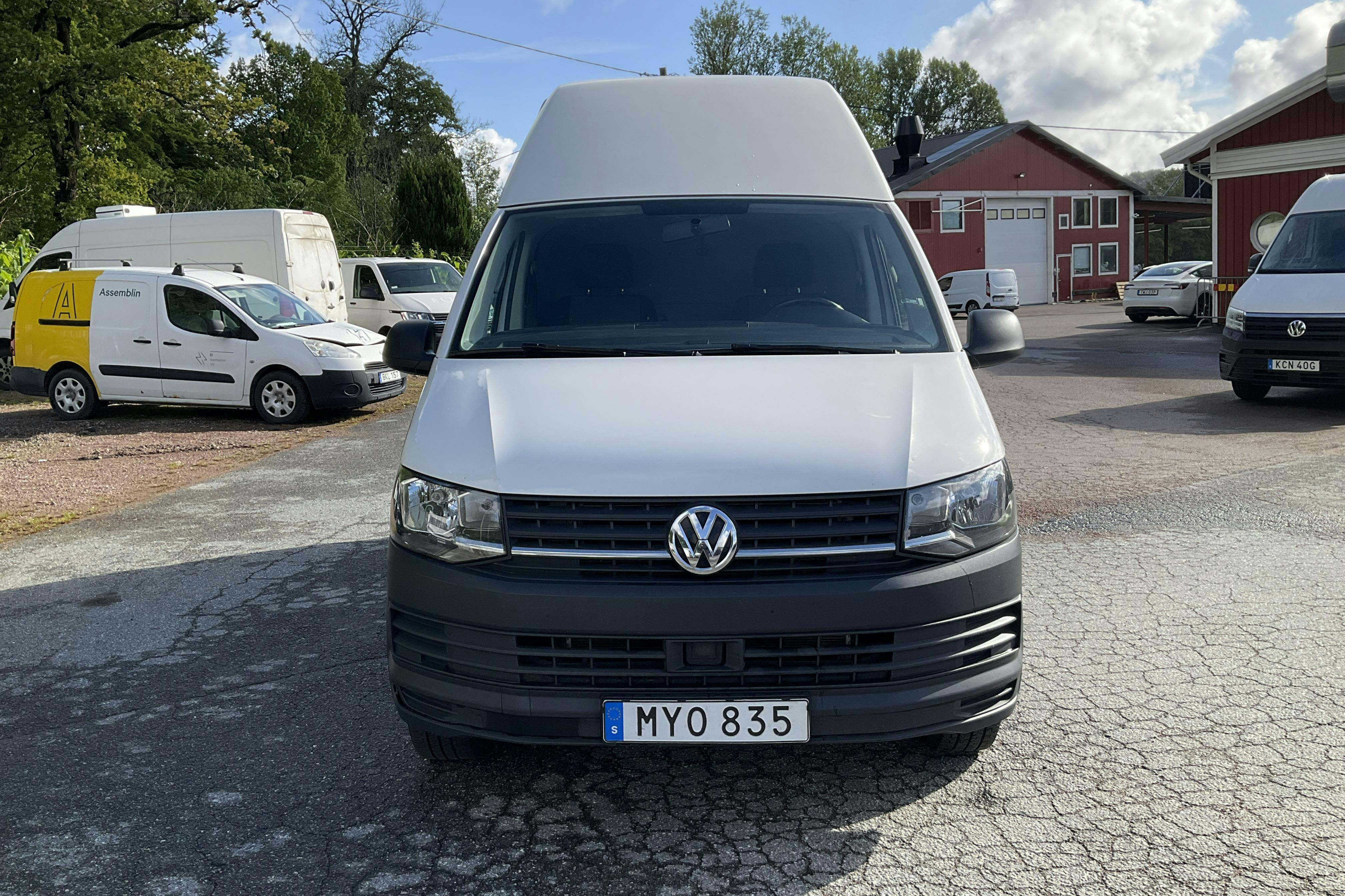 VW Transporter T6 2.0 TDI BMT Skåp (150hk) - 12 369 mil - Automat - vit - 2017