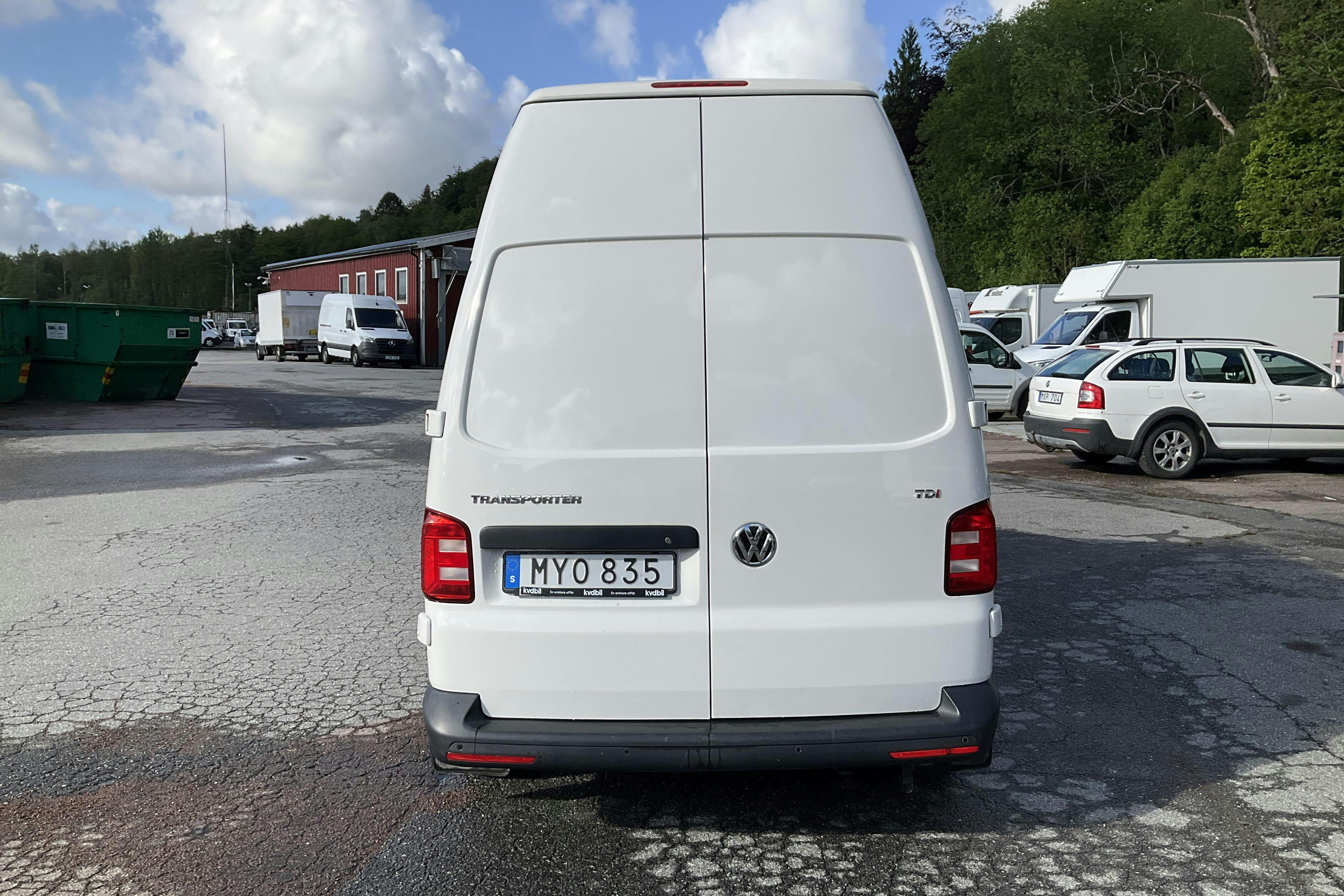 VW Transporter T6 2.0 TDI BMT Skåp (150hk) - 12 369 mil - Automat - vit - 2017