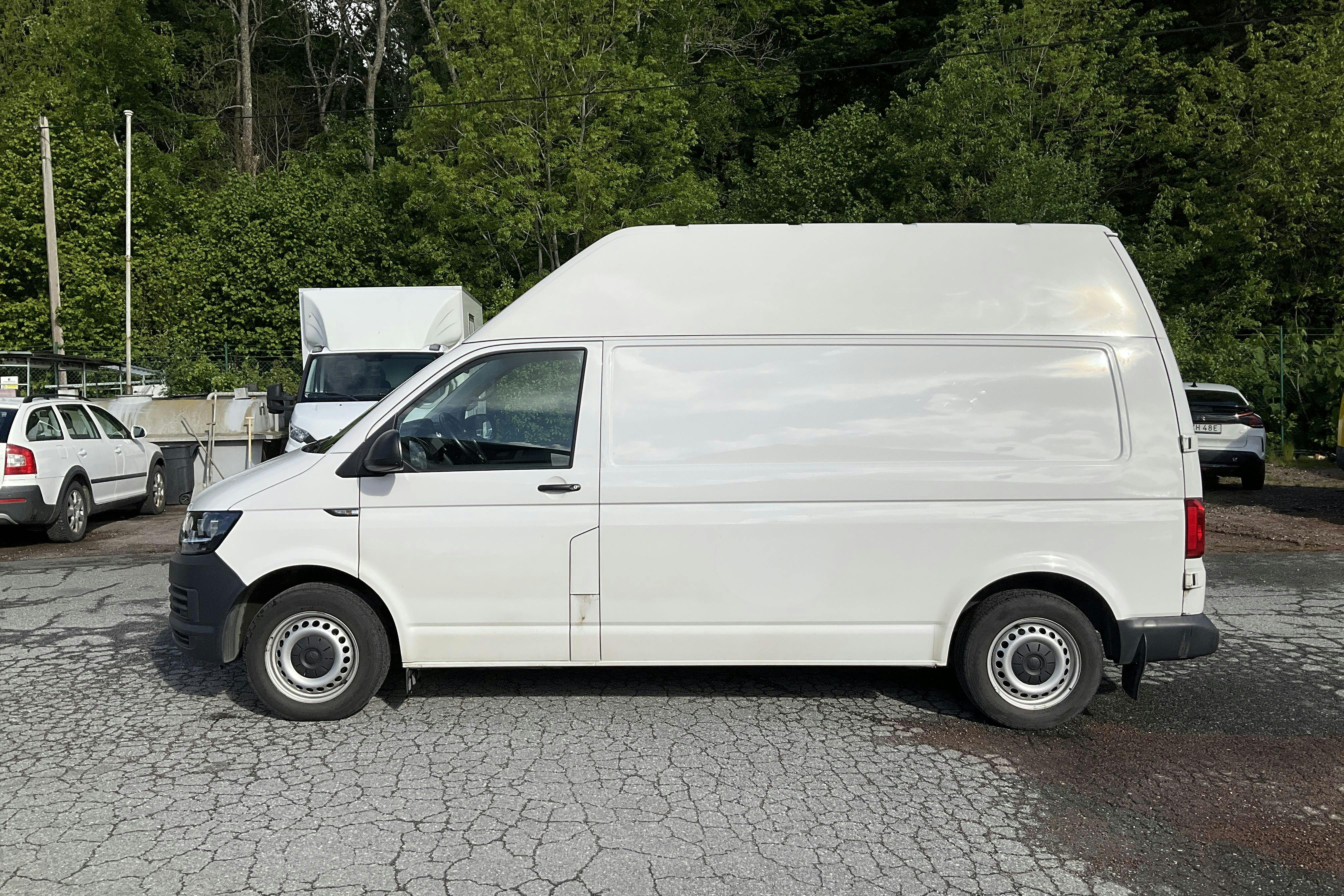 VW Transporter T6 2.0 TDI BMT Skåp (150hk) - 12 369 mil - Automat - vit - 2017