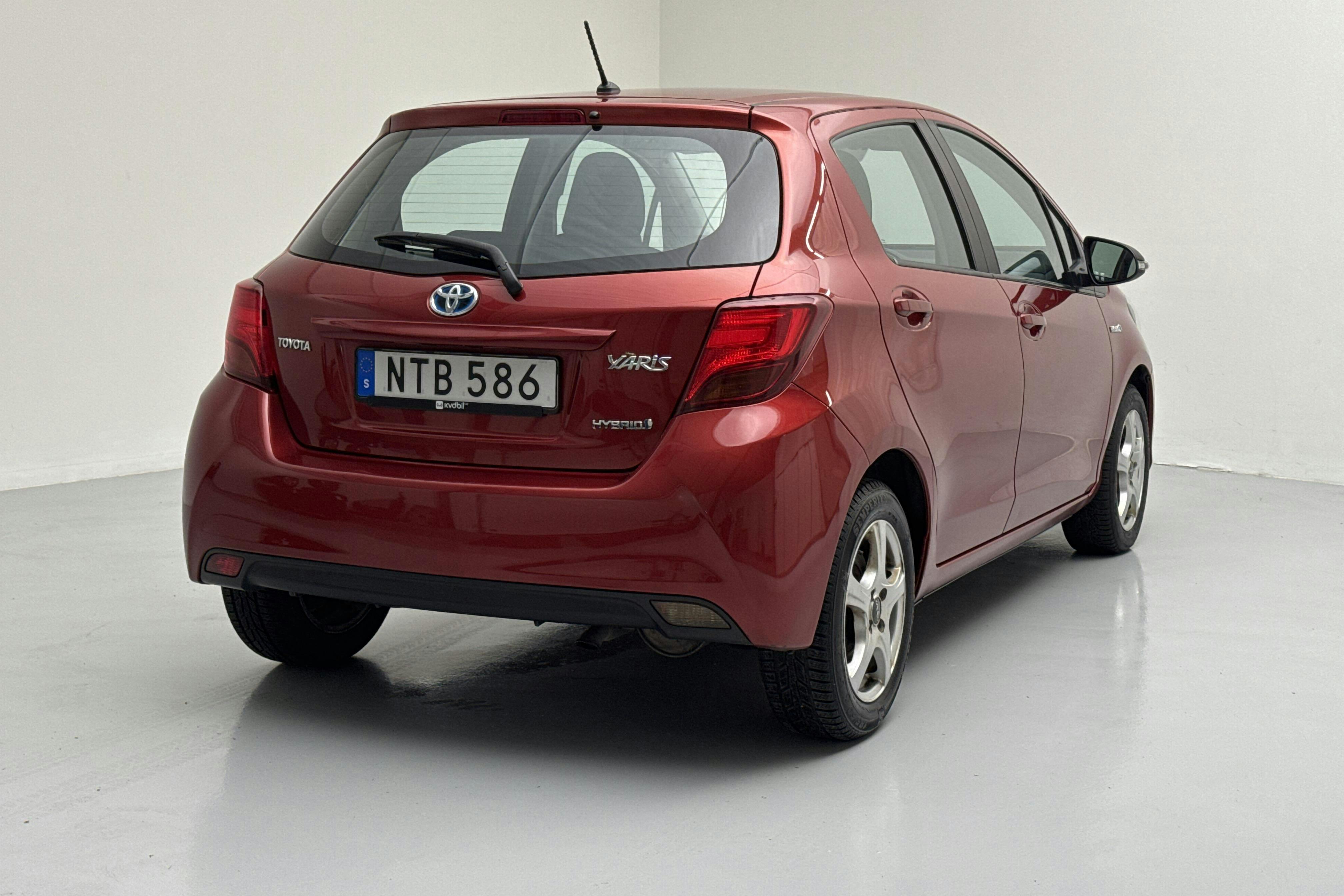 Toyota Yaris 1.5 HSD 5dr (75hk) - 9 874 mil - Automat - röd - 2015