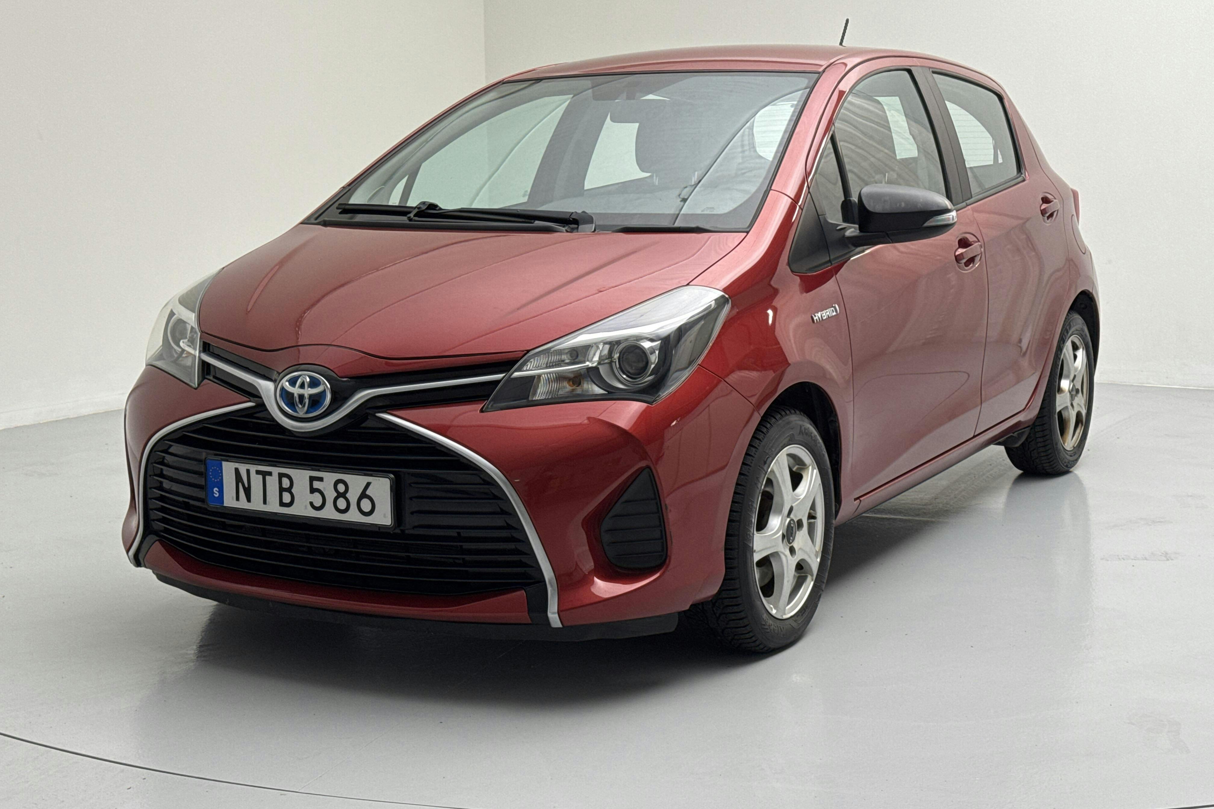 Toyota Yaris 1.5 HSD 5dr (75hk) - 98 740 km - Automatic - red - 2015