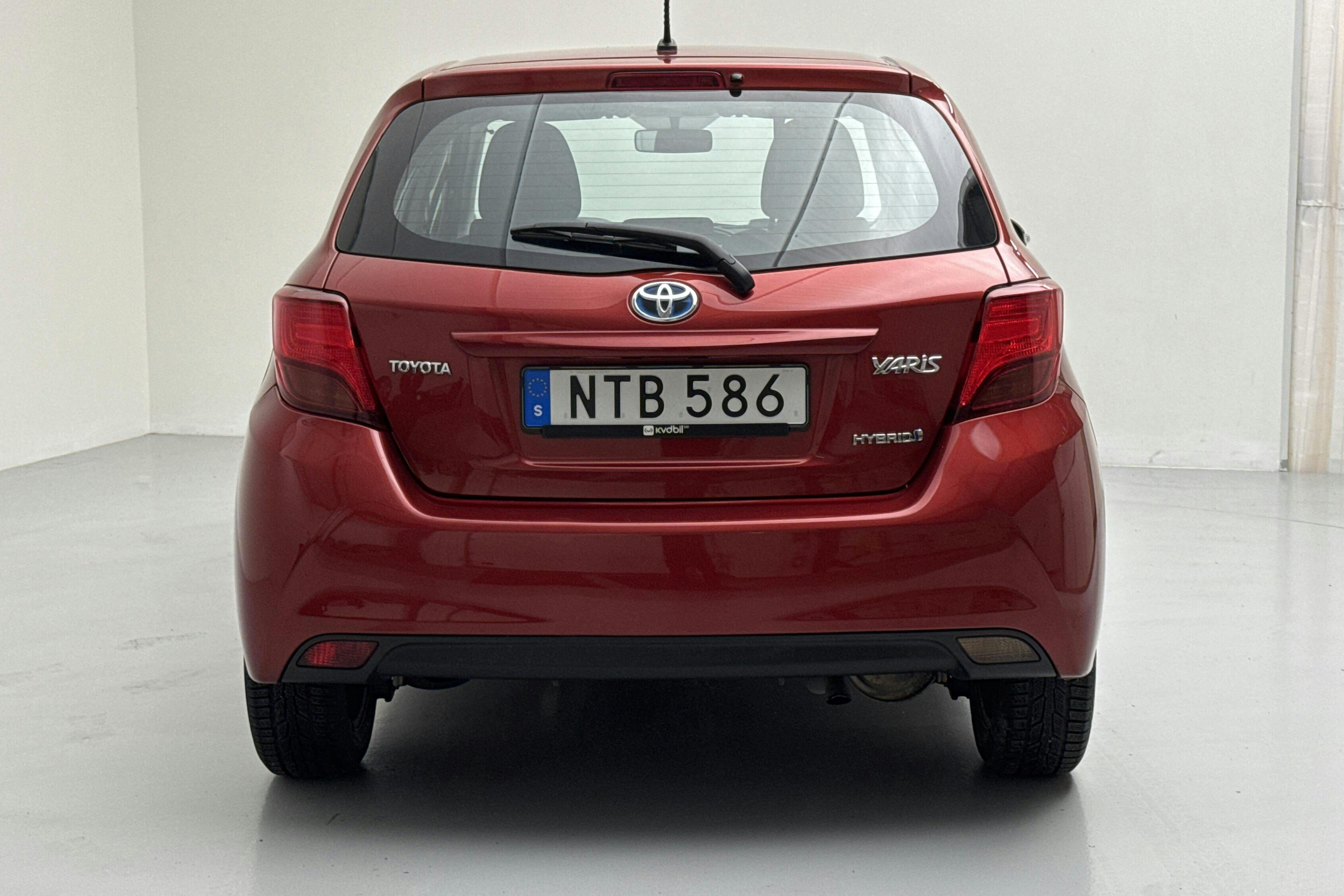 Toyota Yaris 1.5 HSD 5dr (75hk) - 9 874 mil - Automat - röd - 2015