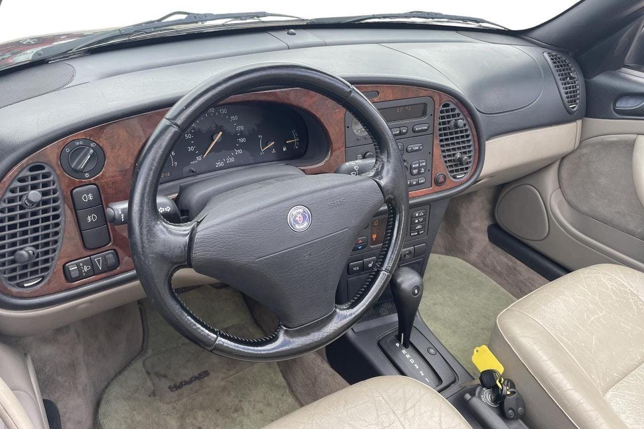 Saab 900 2.5 V6 SE Cabriolet (170hk) - 13 130 mil - Automat - svart - 1996