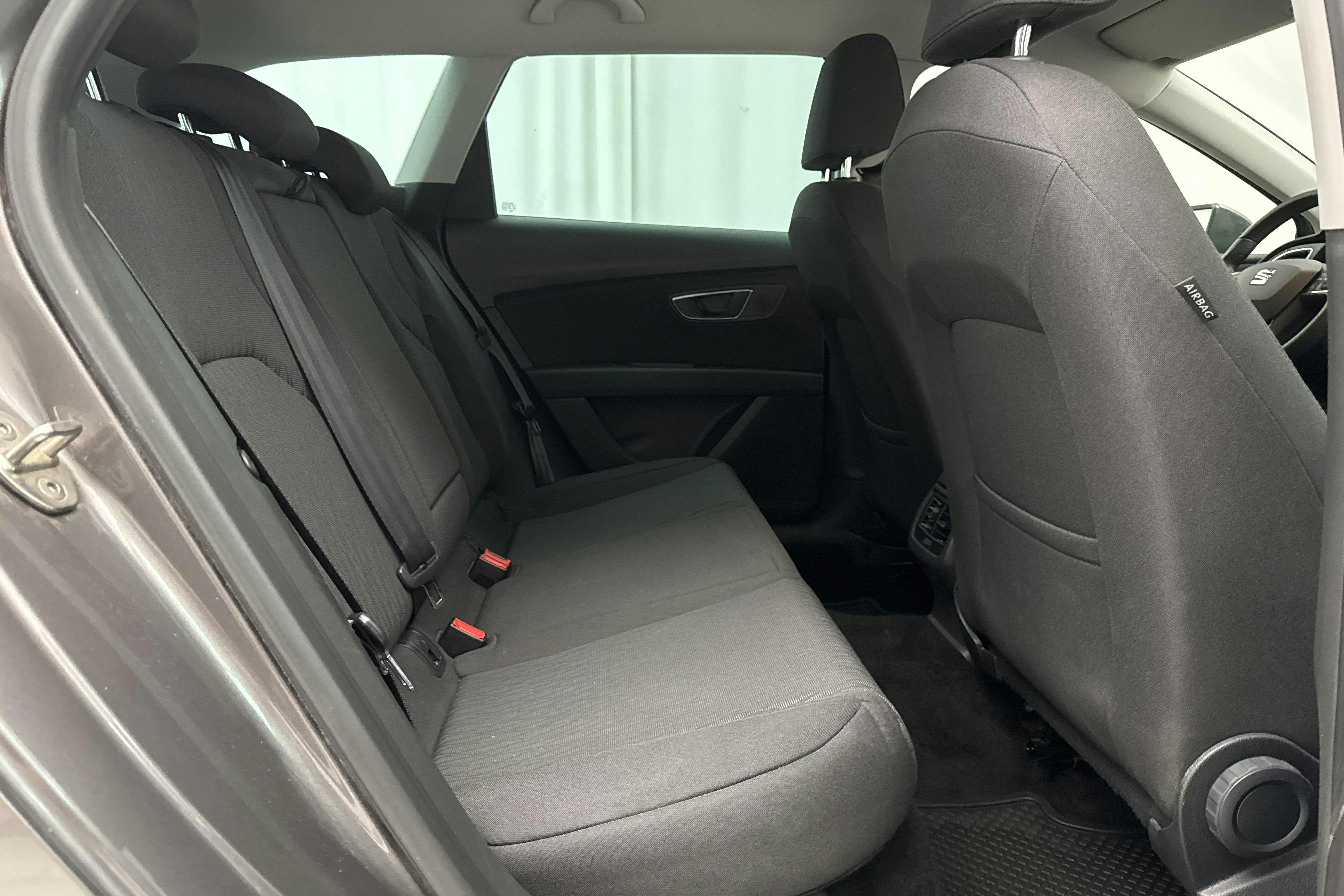 Seat Leon 1.2 TSI ST (110hk) - 8 364 mil - Manuell - Dark Grey - 2015