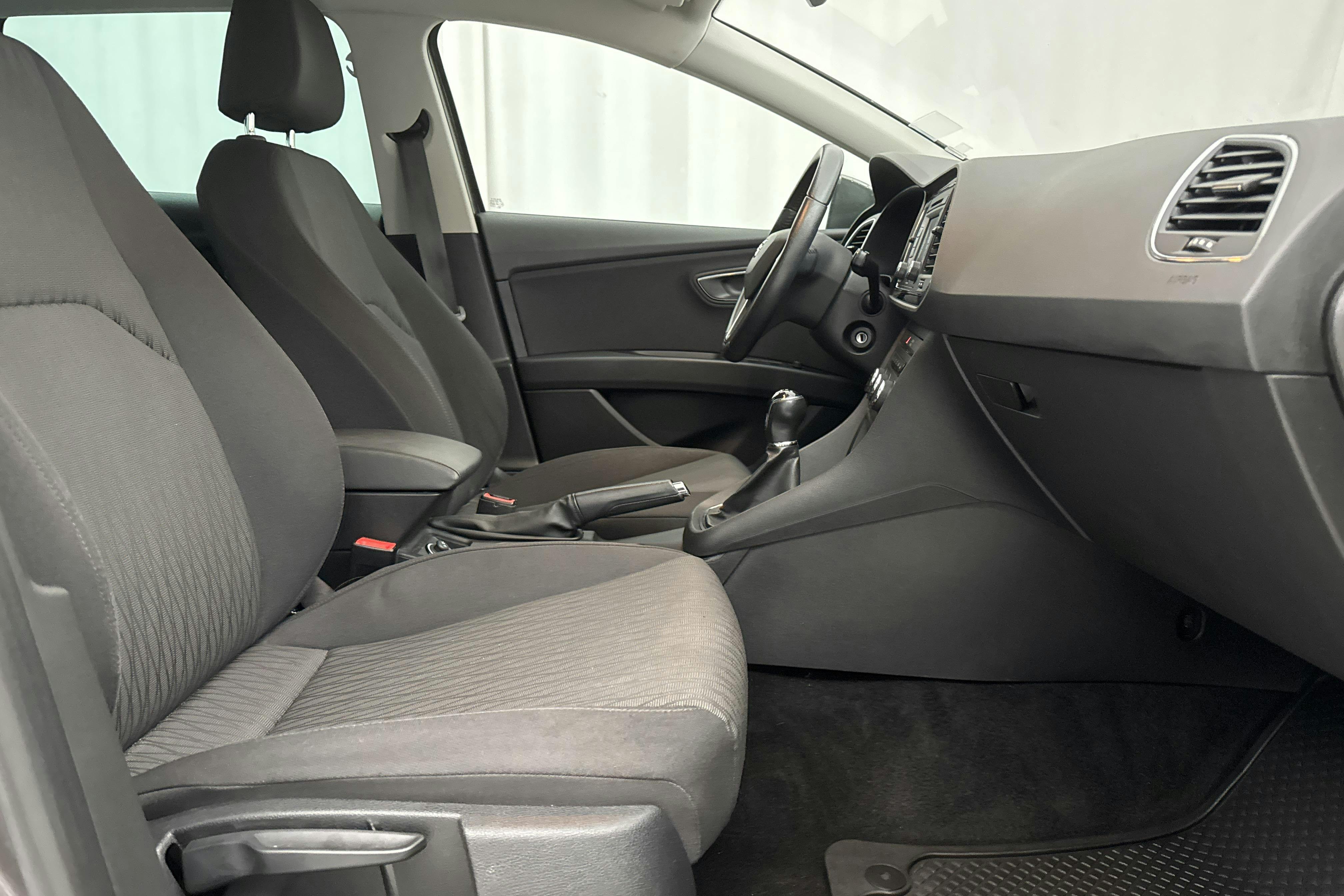 Seat Leon 1.2 TSI ST (110hk) - 8 364 mil - Manuell - Dark Grey - 2015